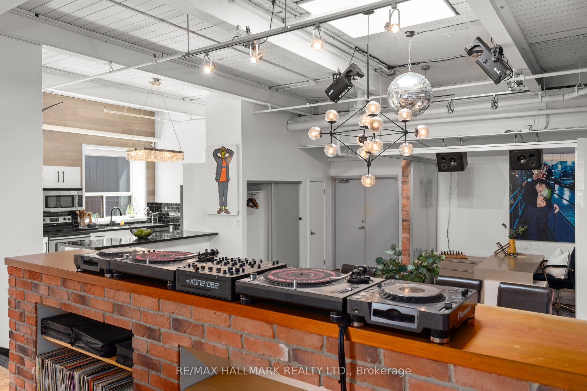 326 Carlaw Avenue, #203