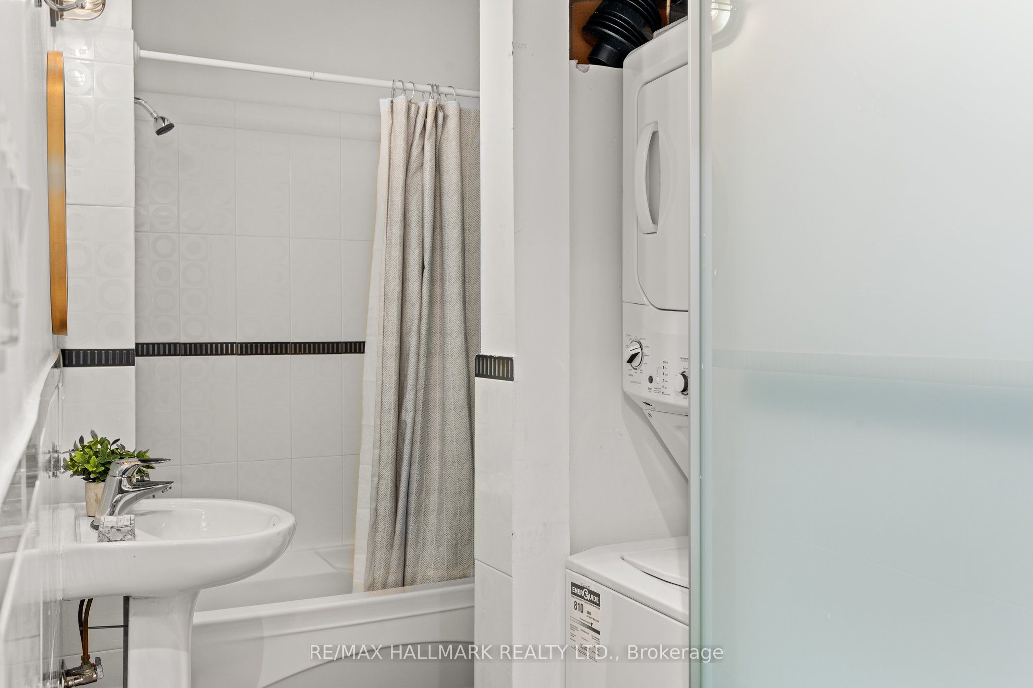 326 Carlaw Avenue, #203