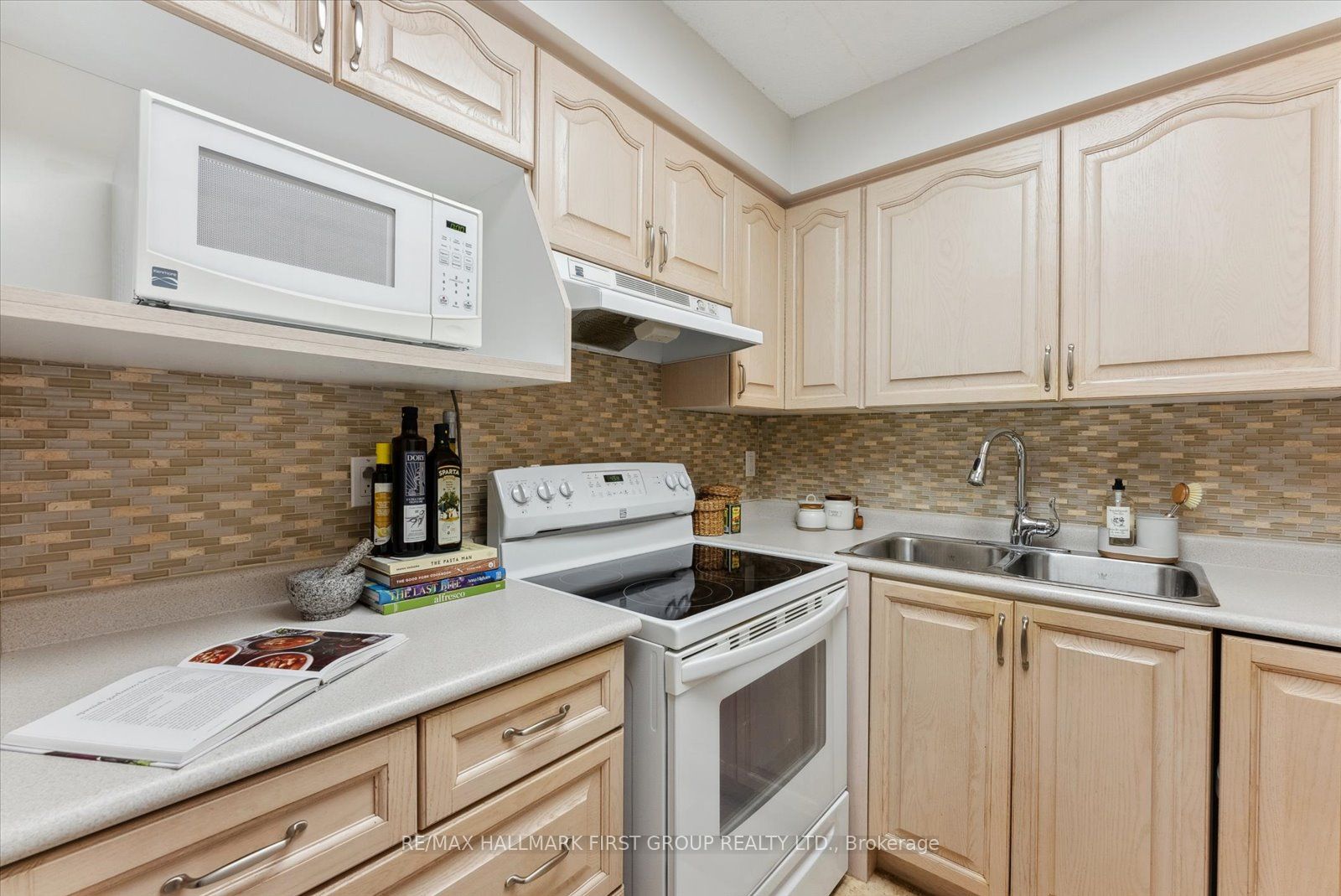 1525 Diefenbaker Court, #511