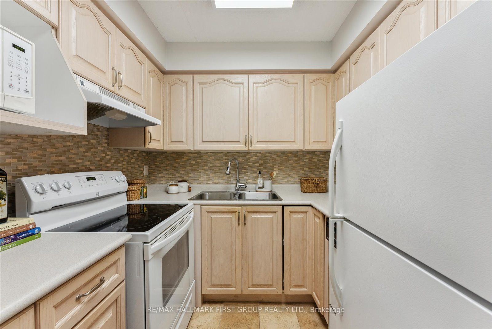 1525 Diefenbaker Court, #511