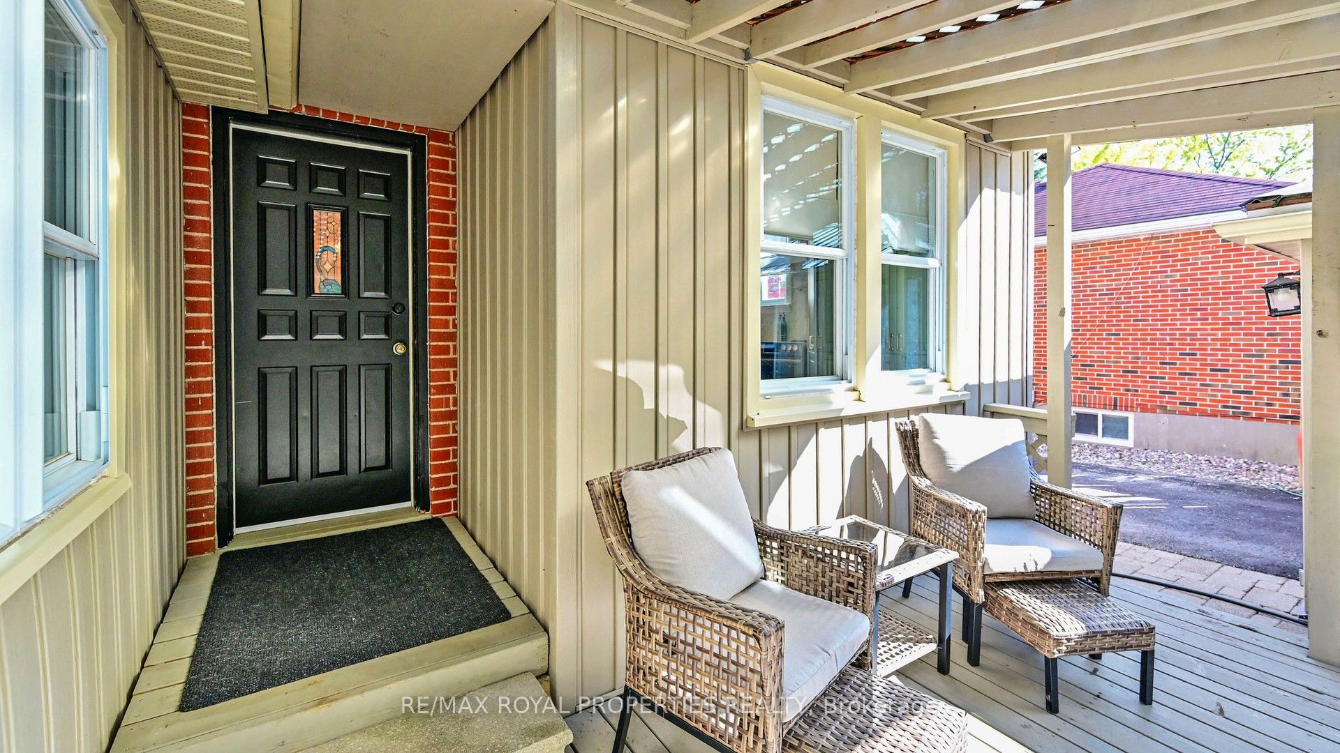 818 Masson Street