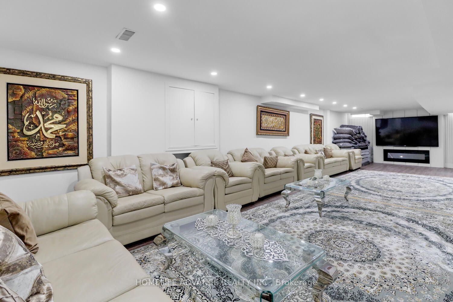 2396 Southcott Road