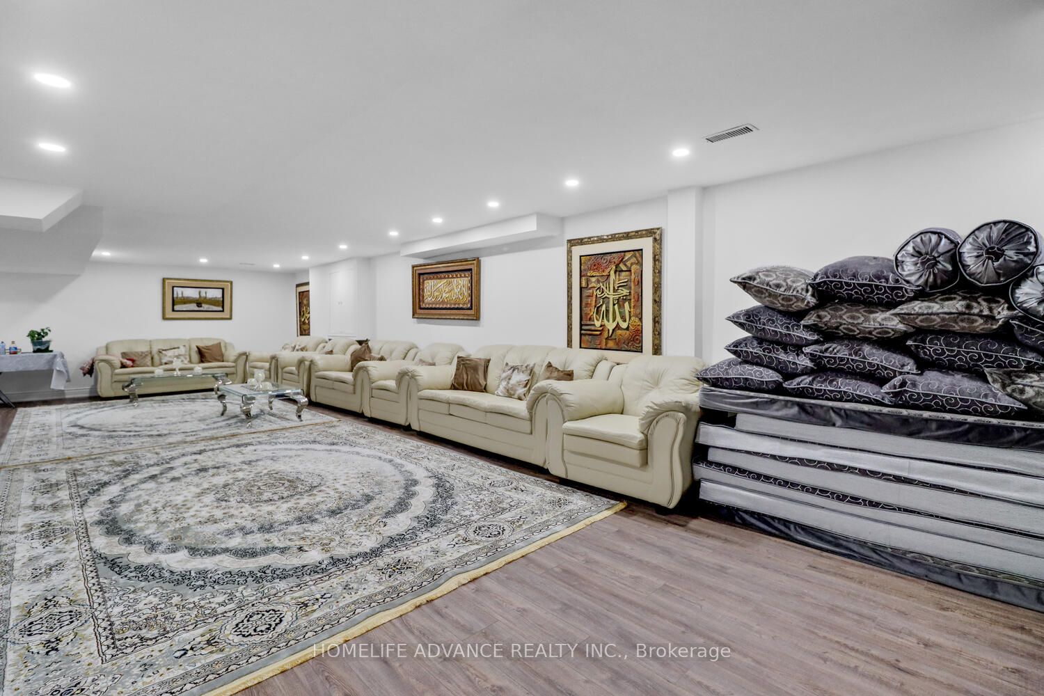 2396 Southcott Road