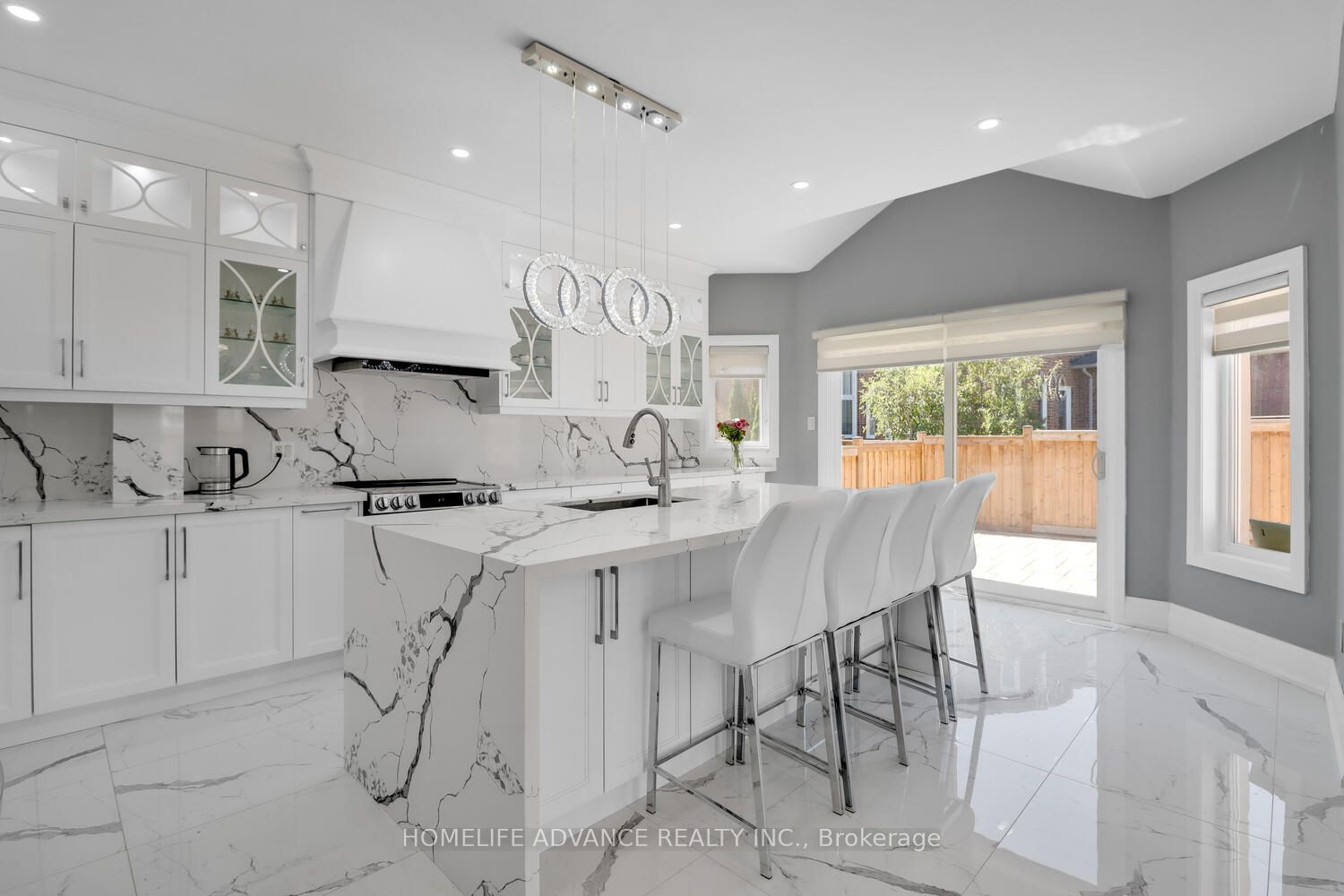 2396 Southcott Road