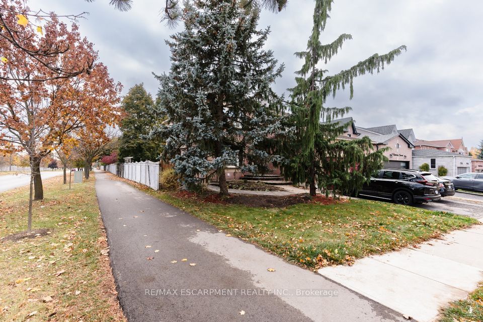 11 Yorkshire Crescent
