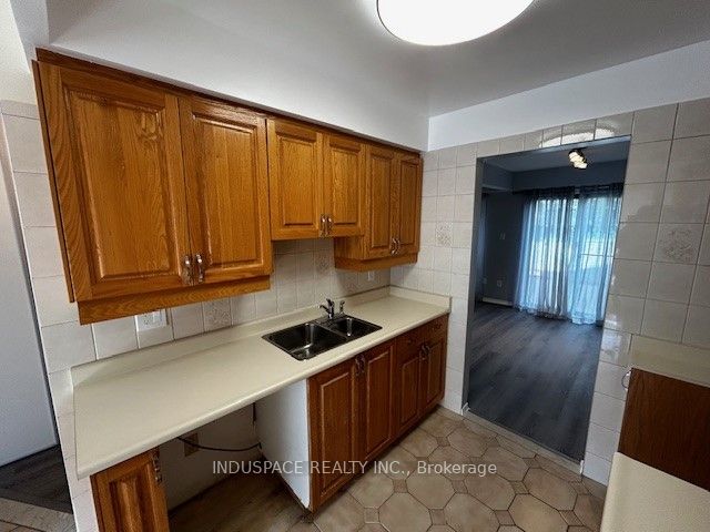 45 Granada Crescent