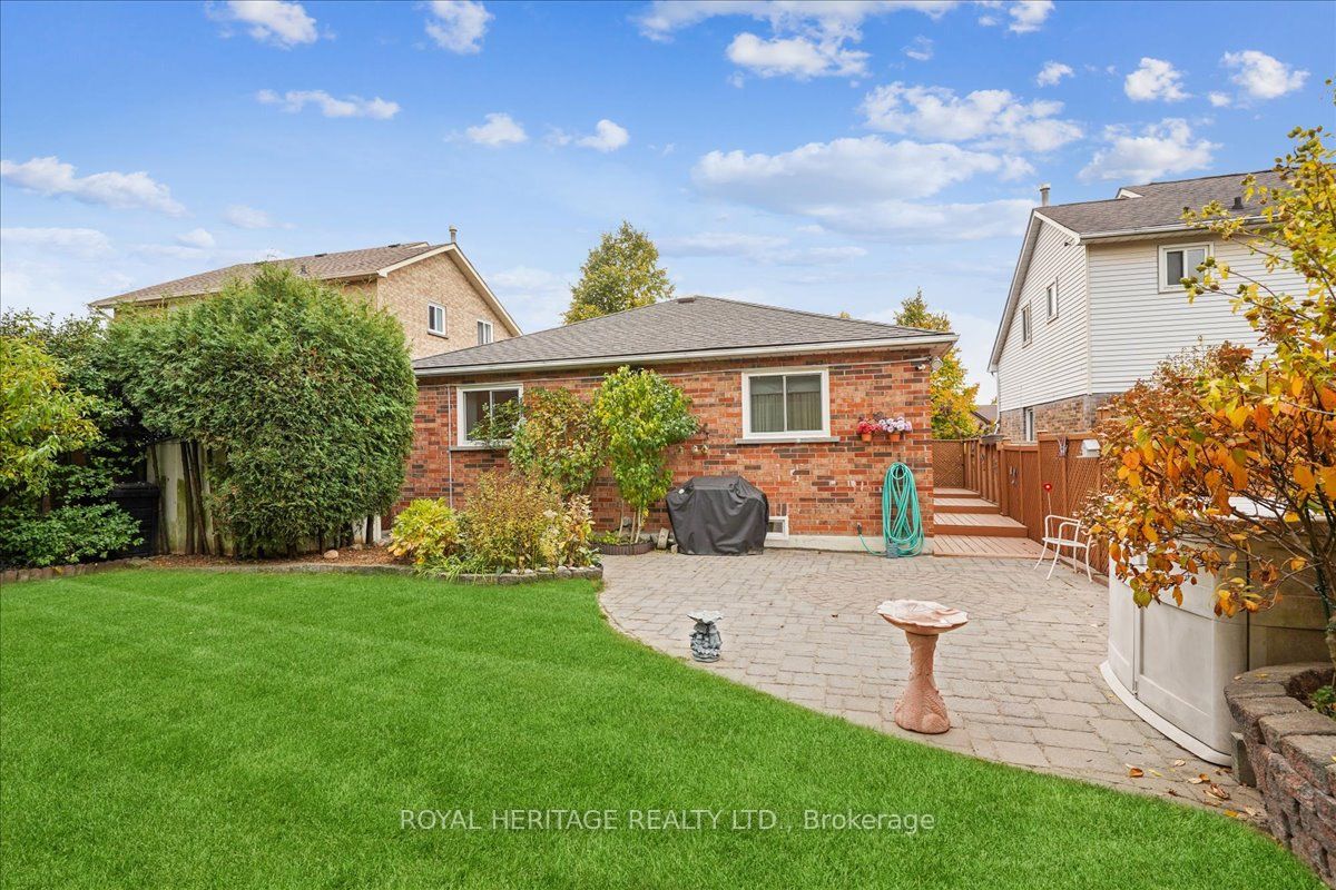 9 Wright Crescent