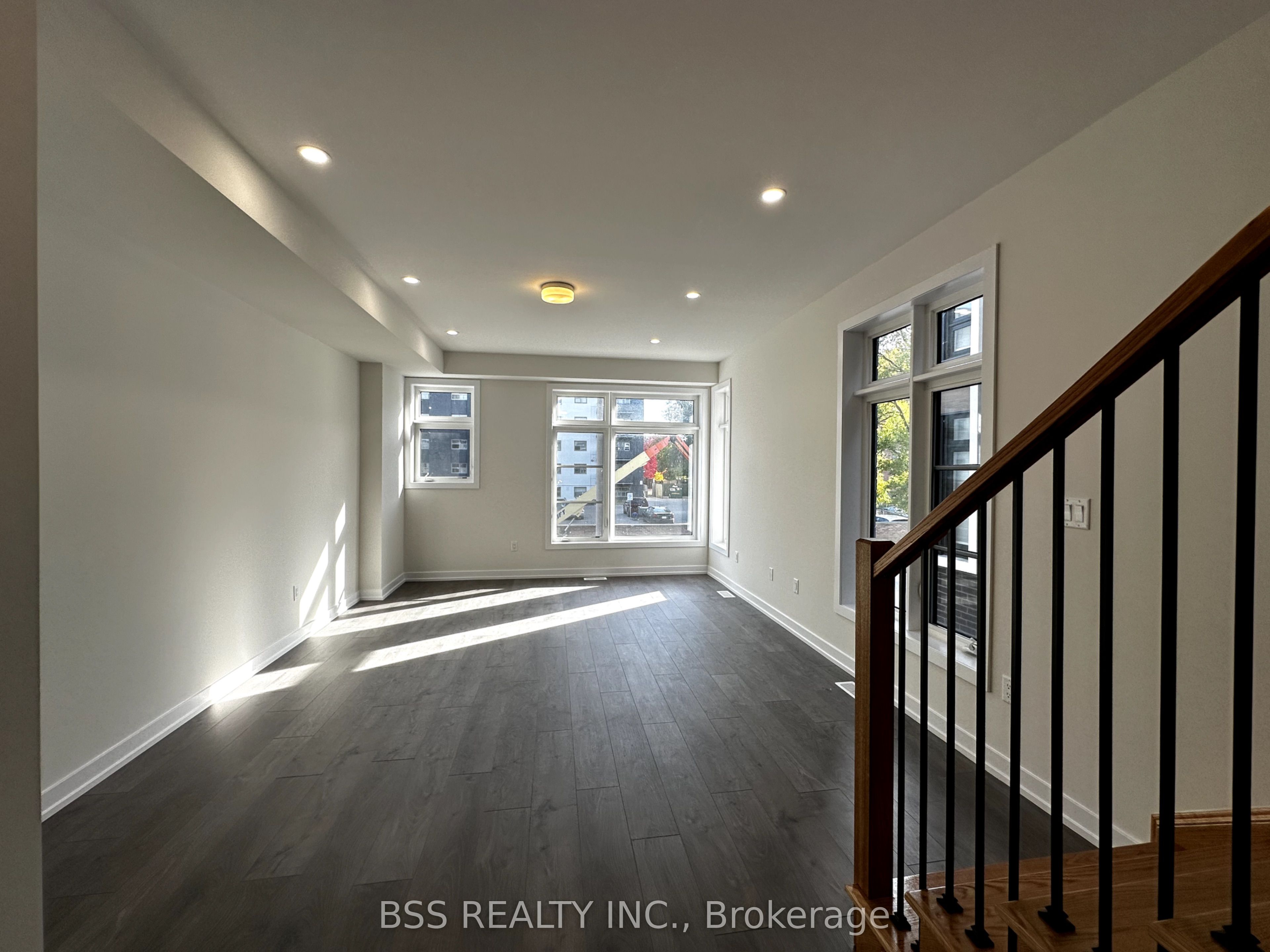 30 Akil Thomas Gardens