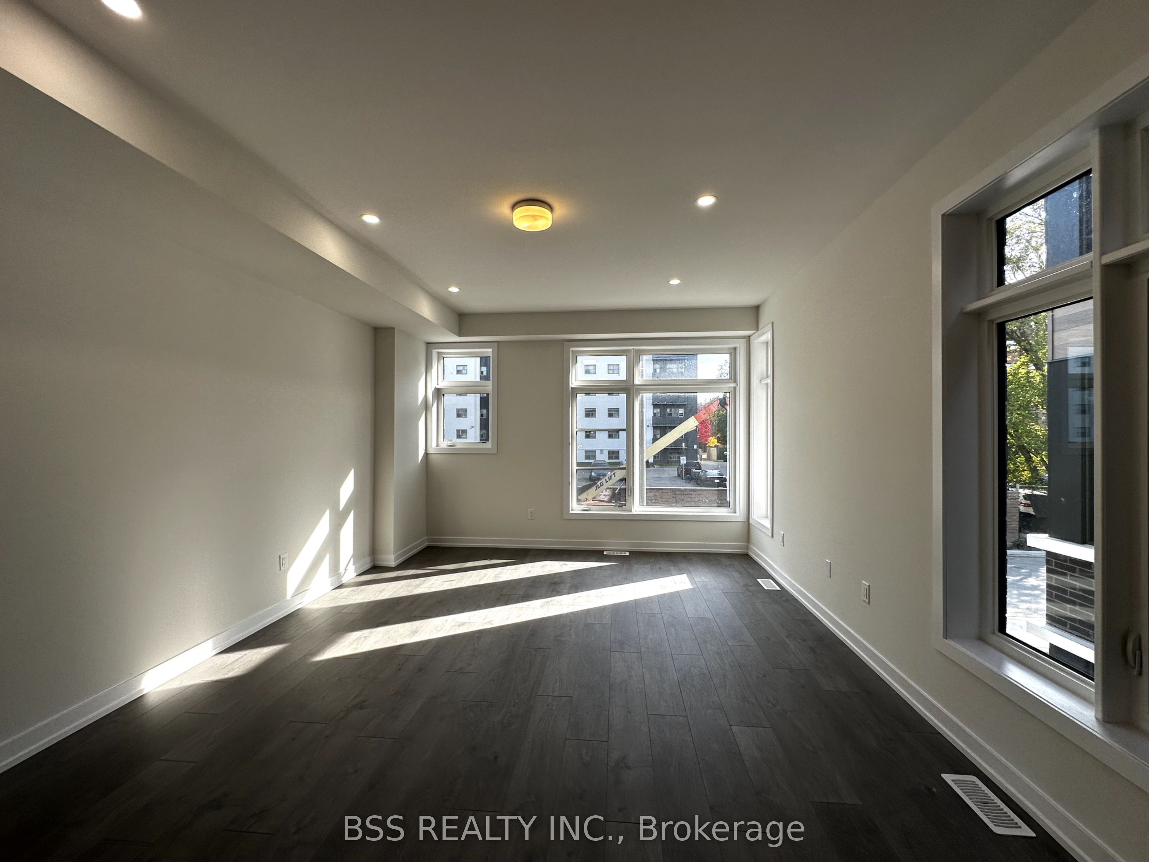 30 Akil Thomas Gardens