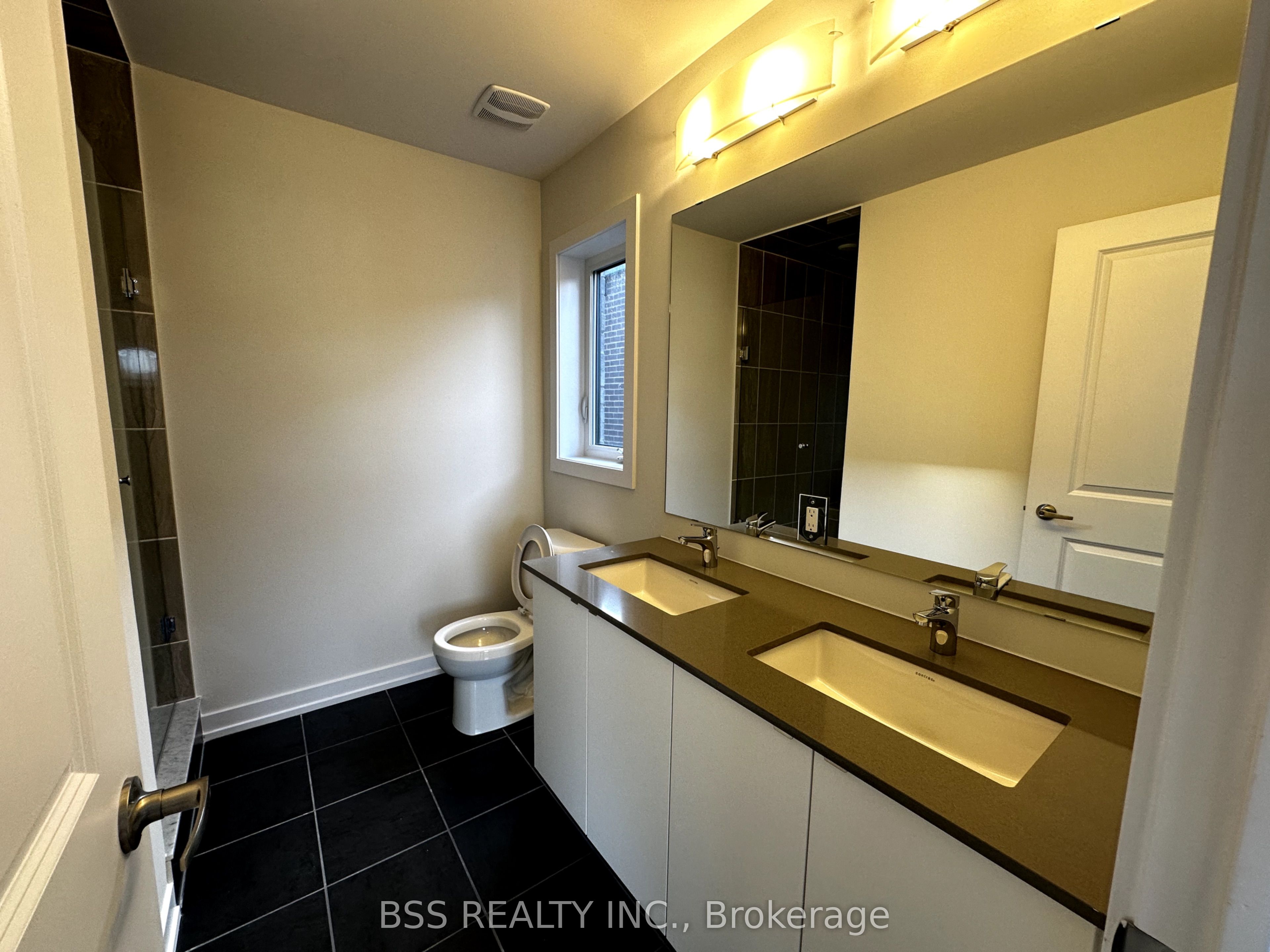 30 Akil Thomas Gardens
