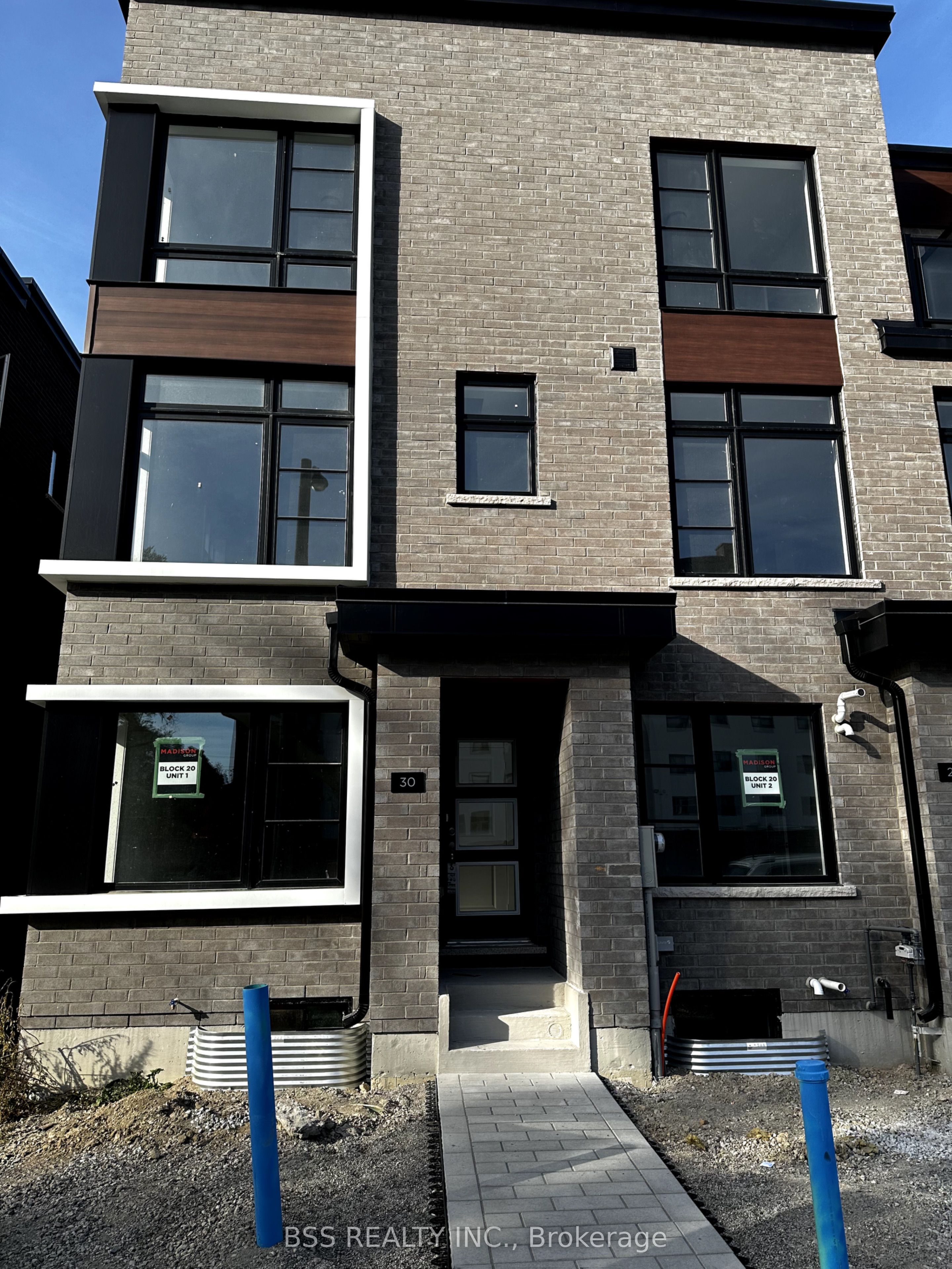30 Akil Thomas Gardens