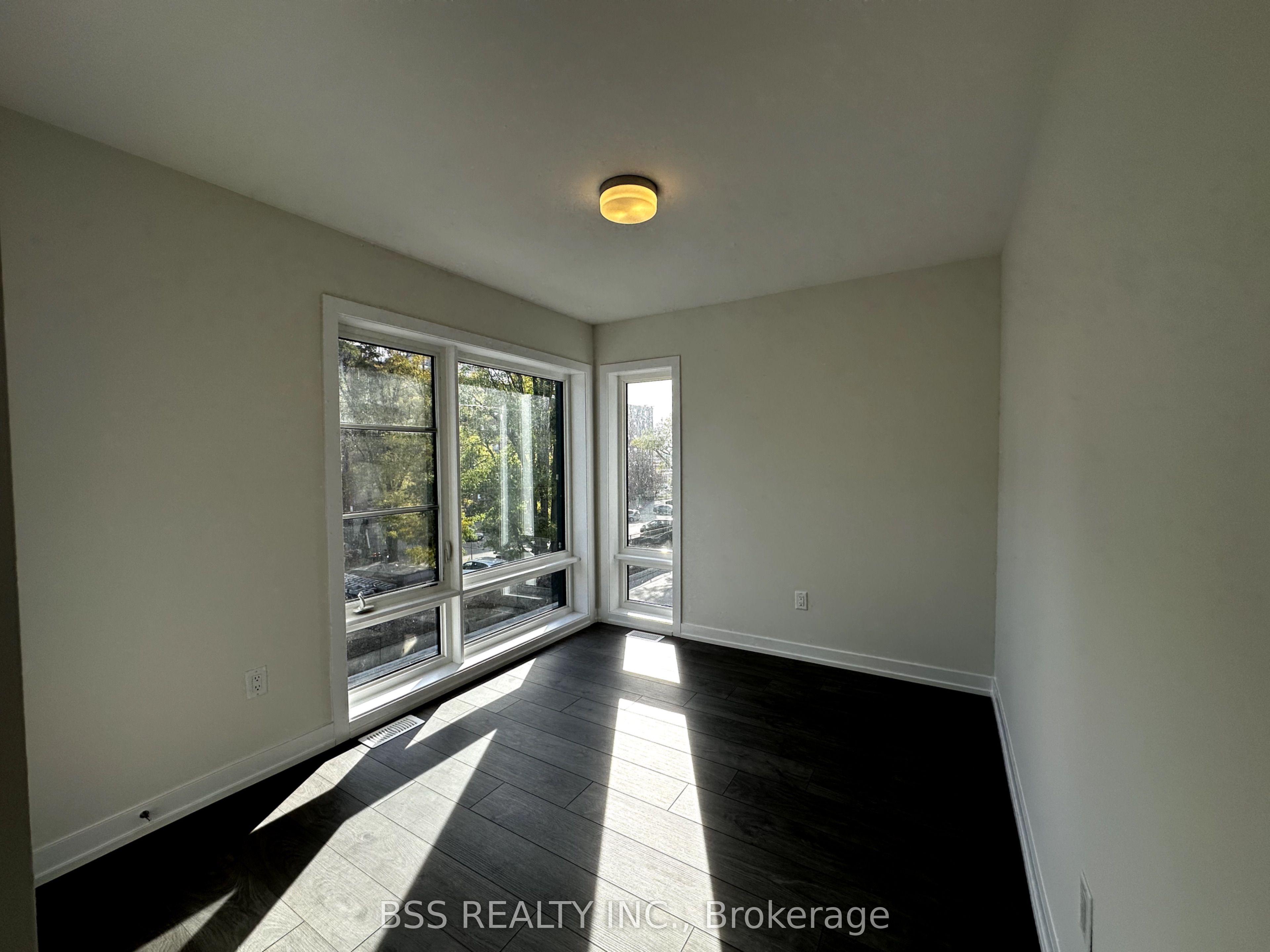 30 Akil Thomas Gardens
