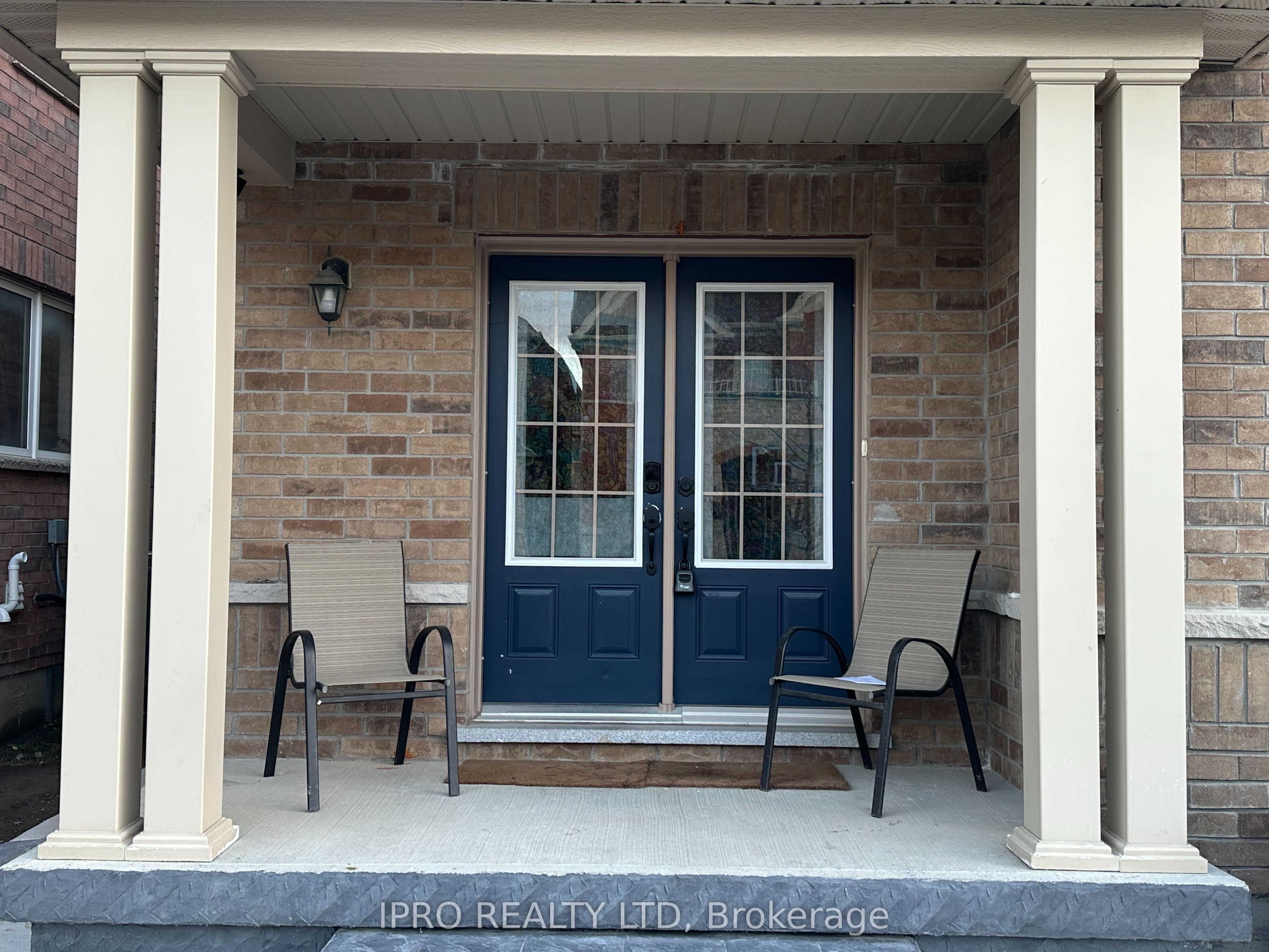 13 Raithby Crescent