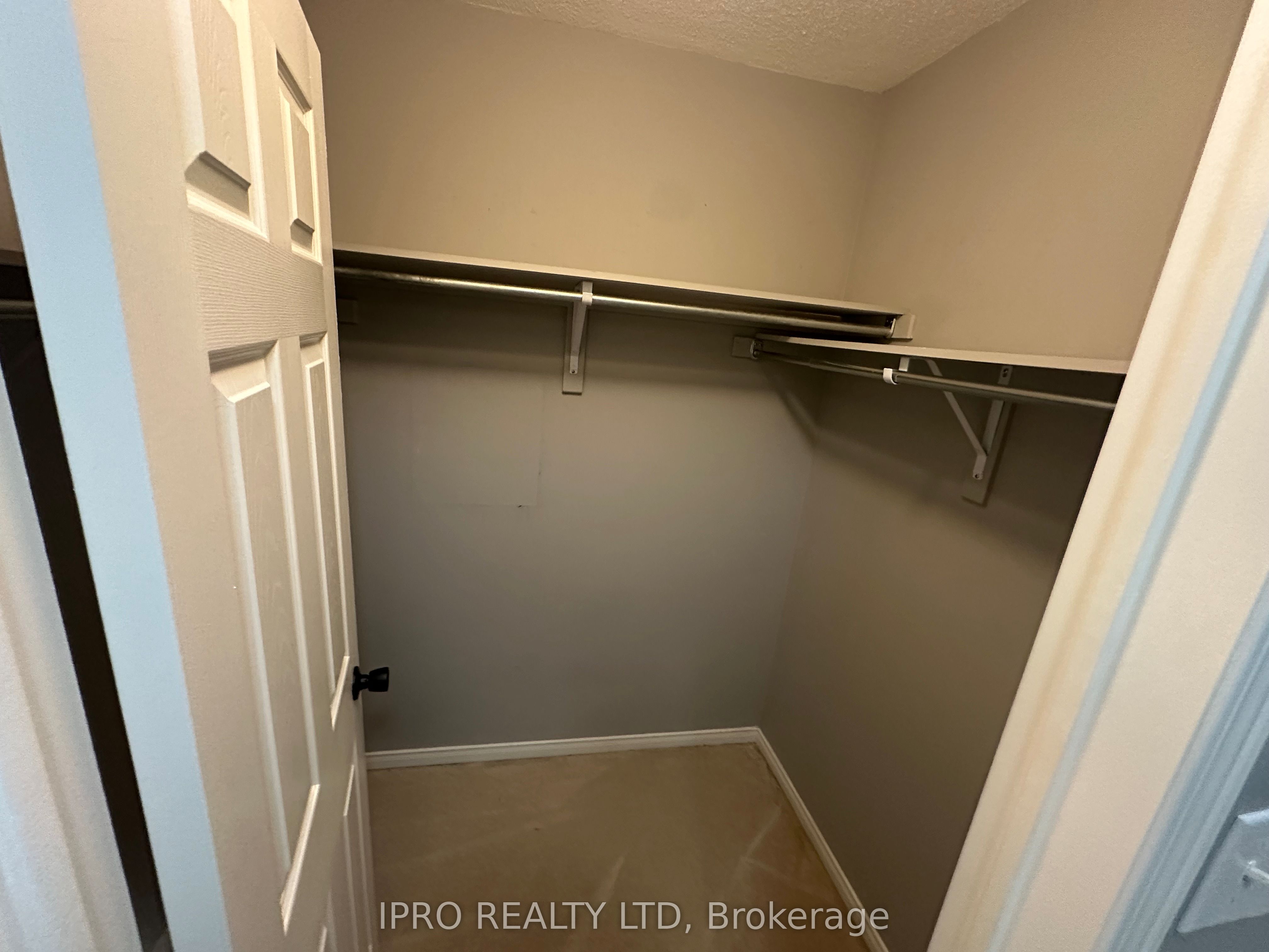 13 Raithby Crescent