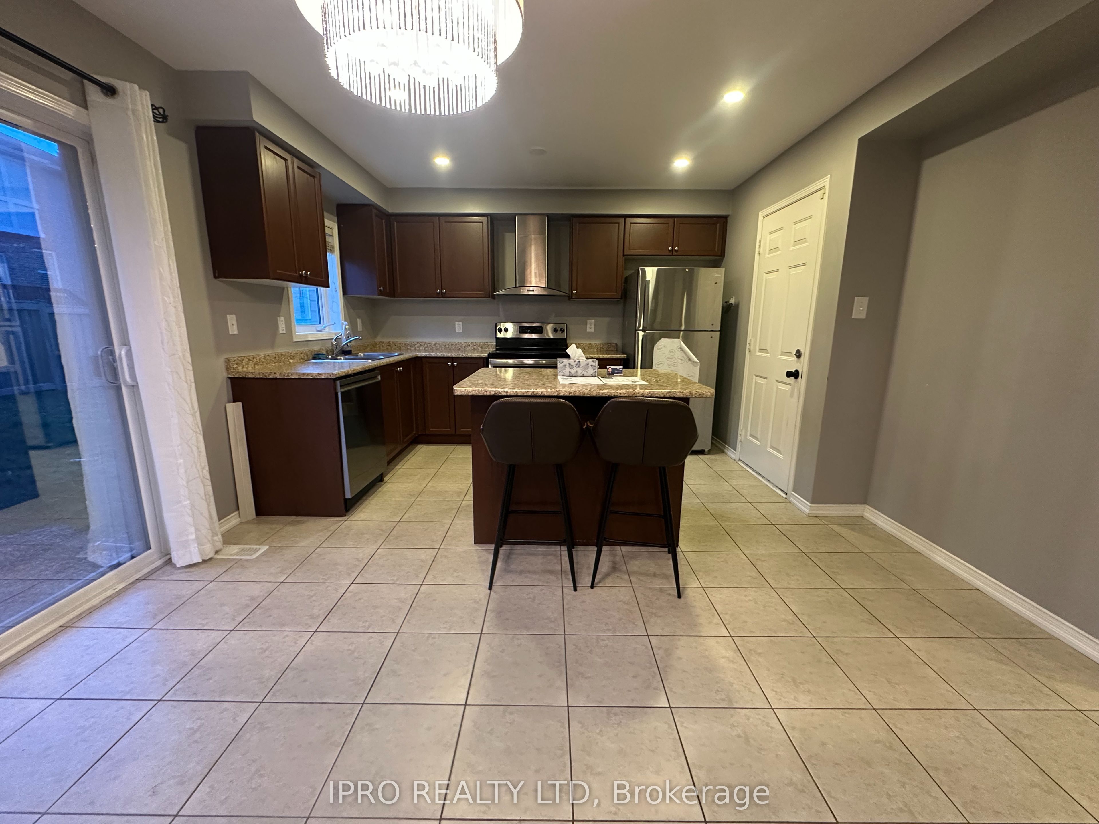 13 Raithby Crescent
