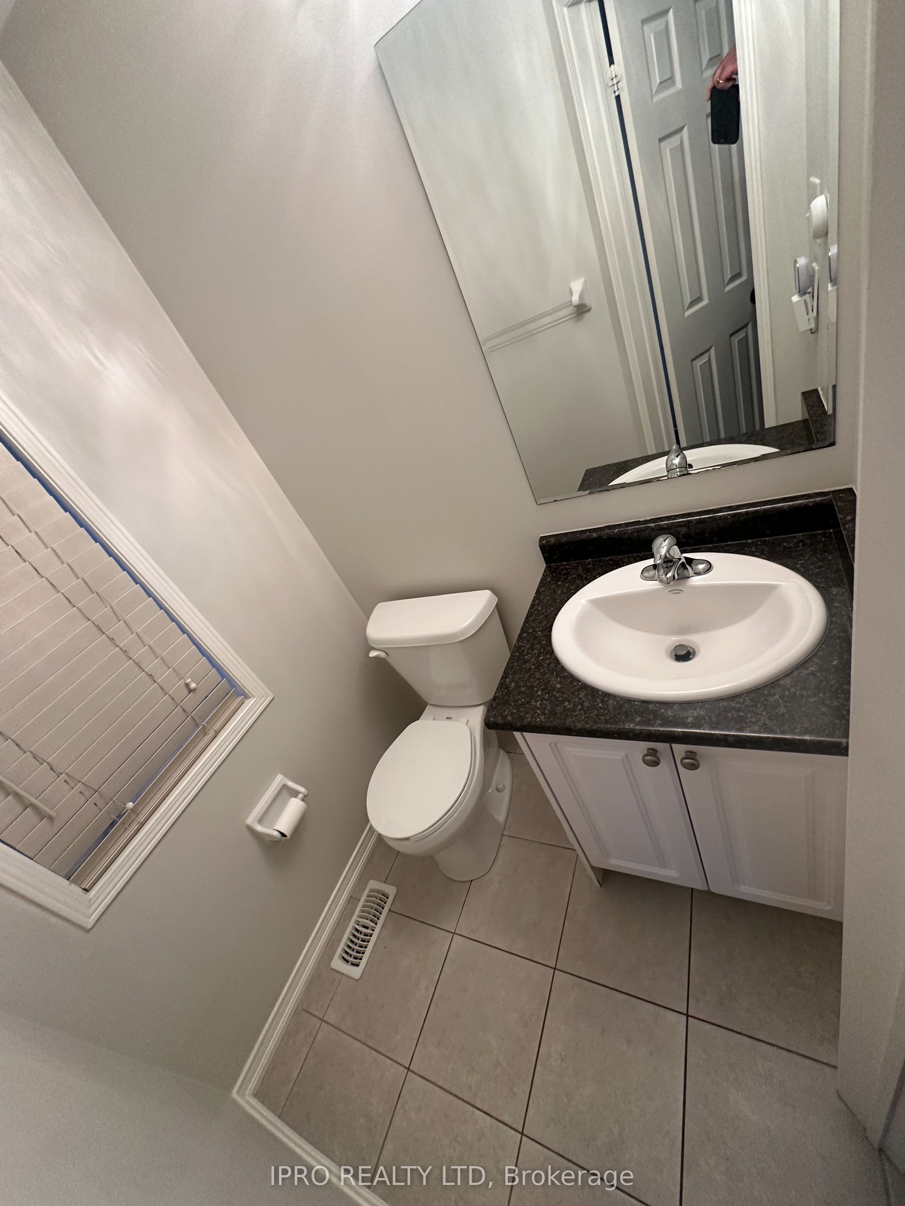 13 Raithby Crescent