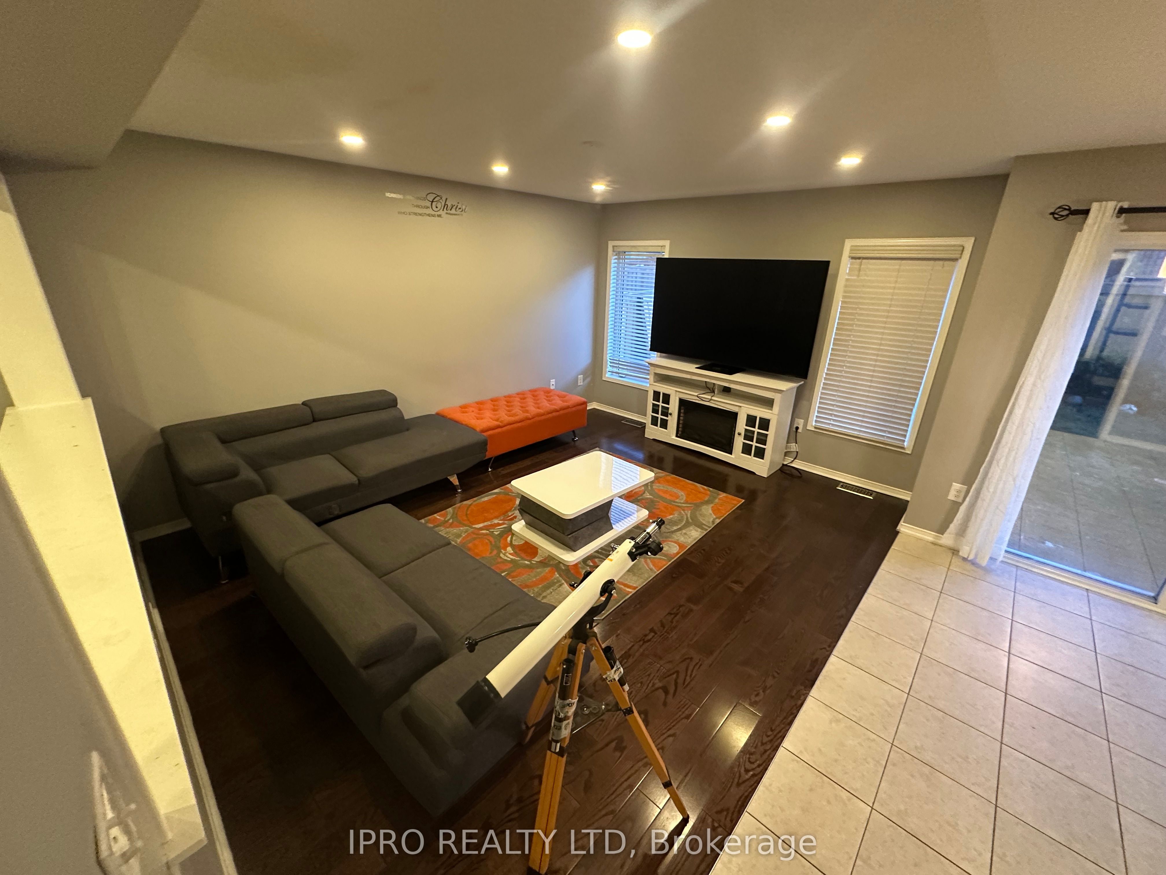 13 Raithby Crescent