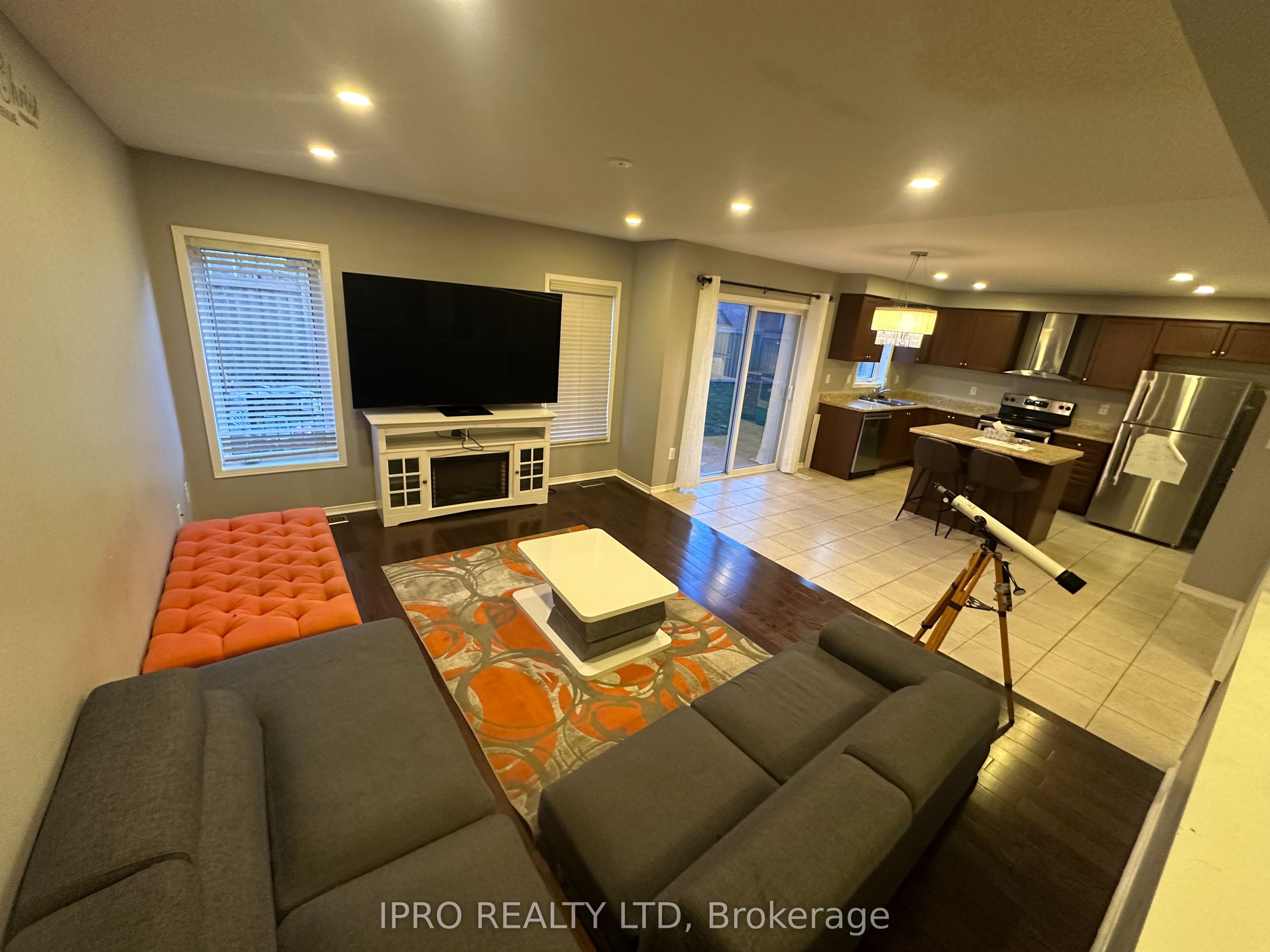 13 Raithby Crescent