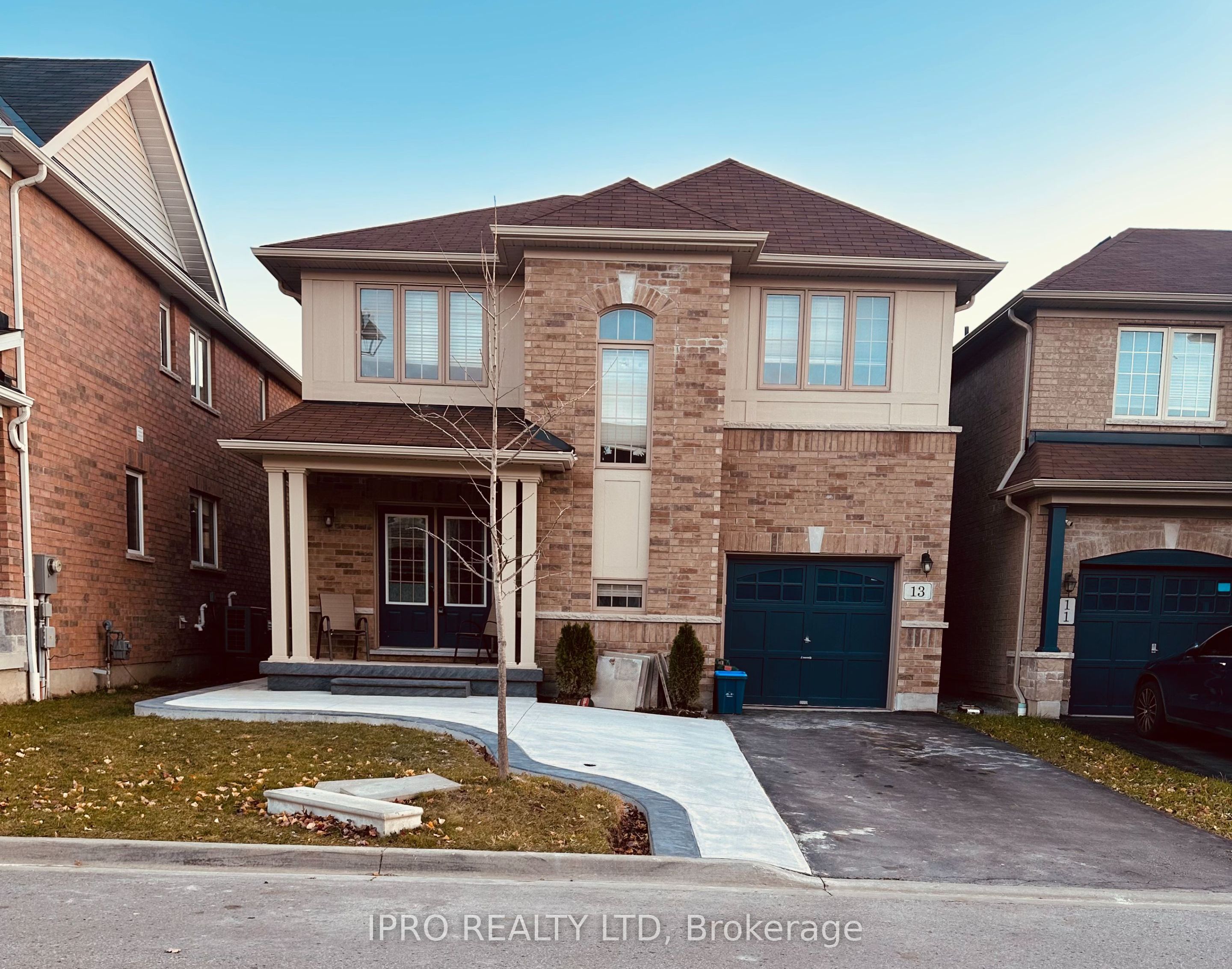 13 Raithby Crescent