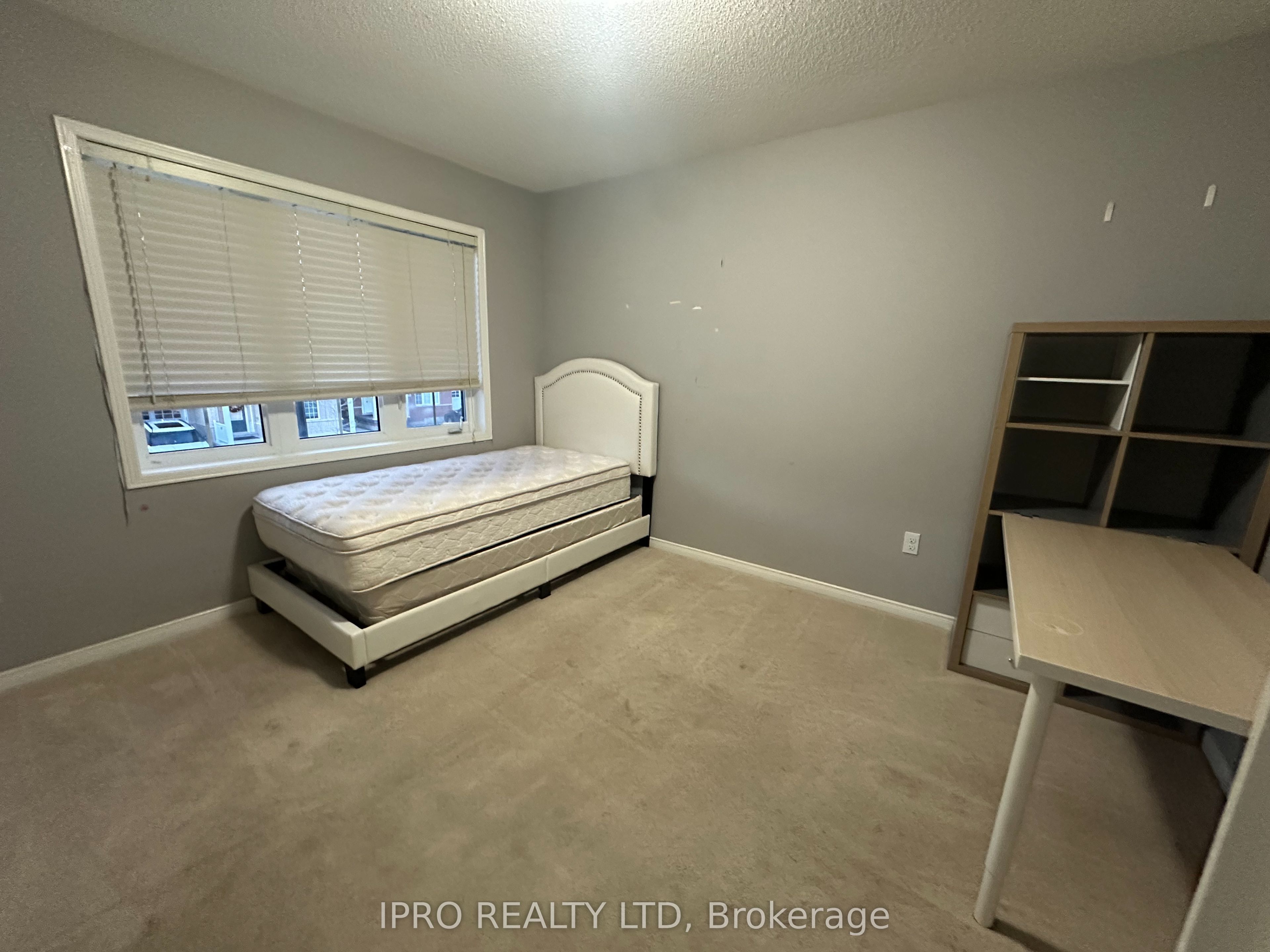 13 Raithby Crescent