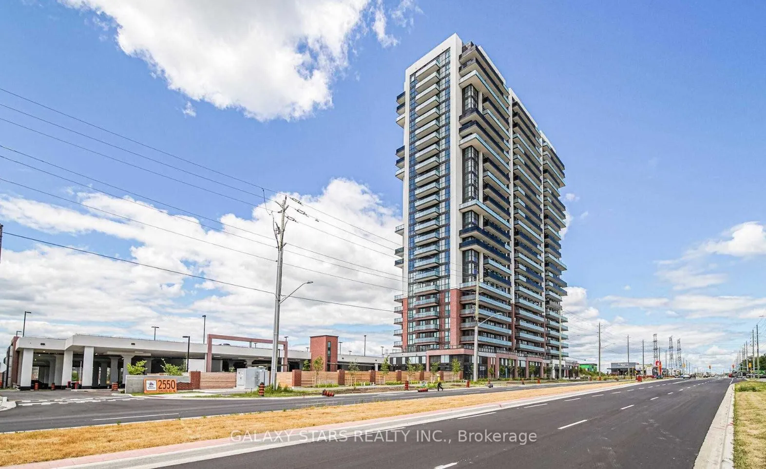 2550 Simcoe Street N, #201