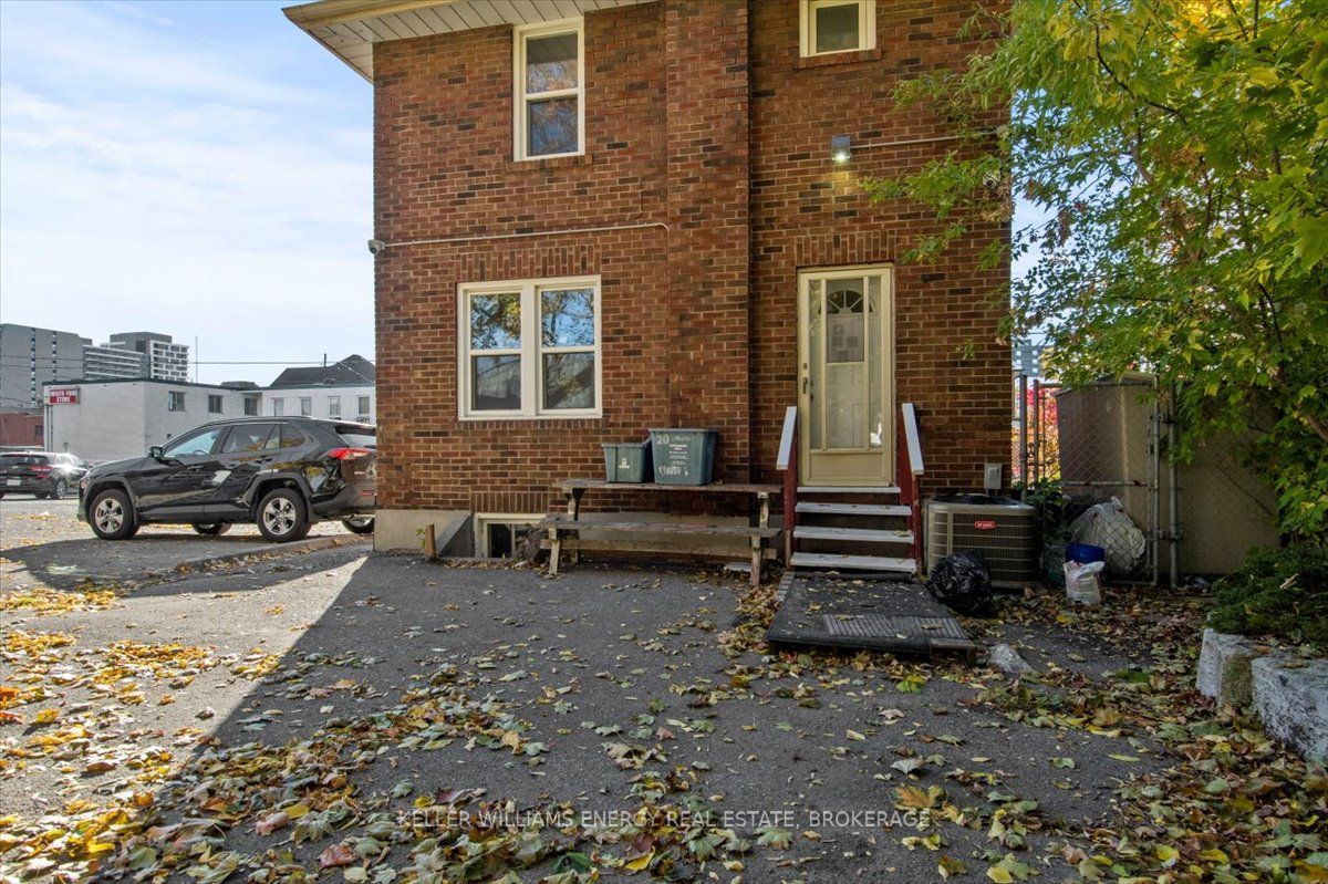 20 Colborne Street W, #2