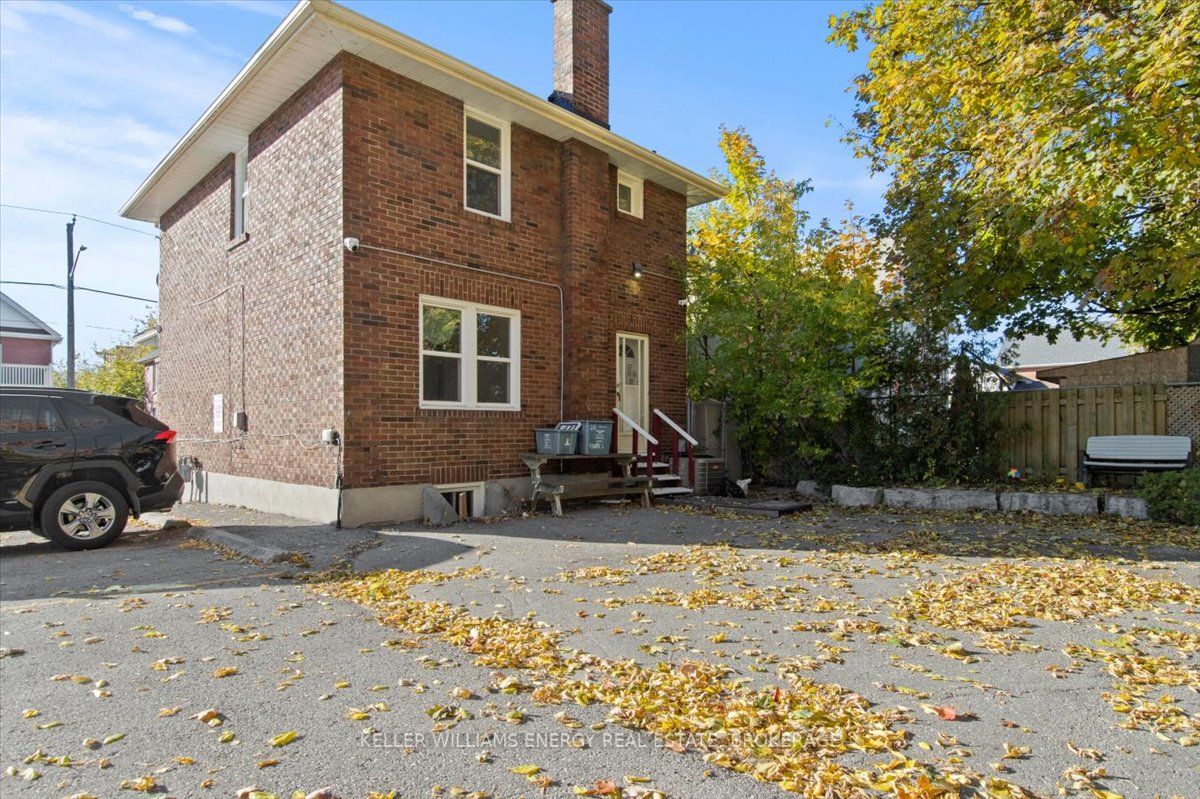 20 Colborne Street W, #2