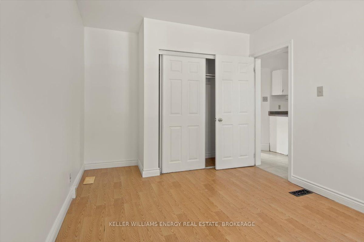 20 Colborne Street W, #2