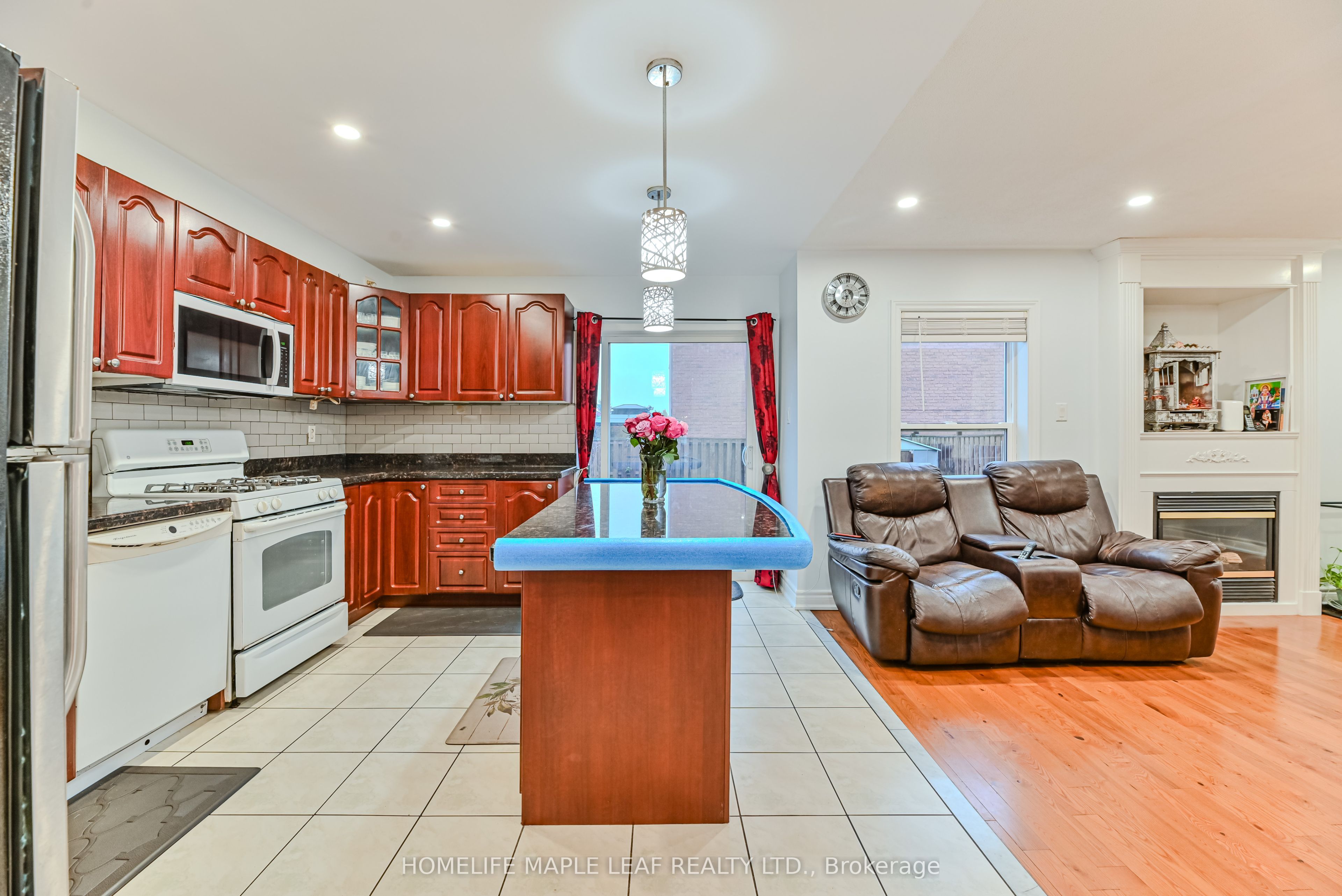 3 Hitchen Avenue