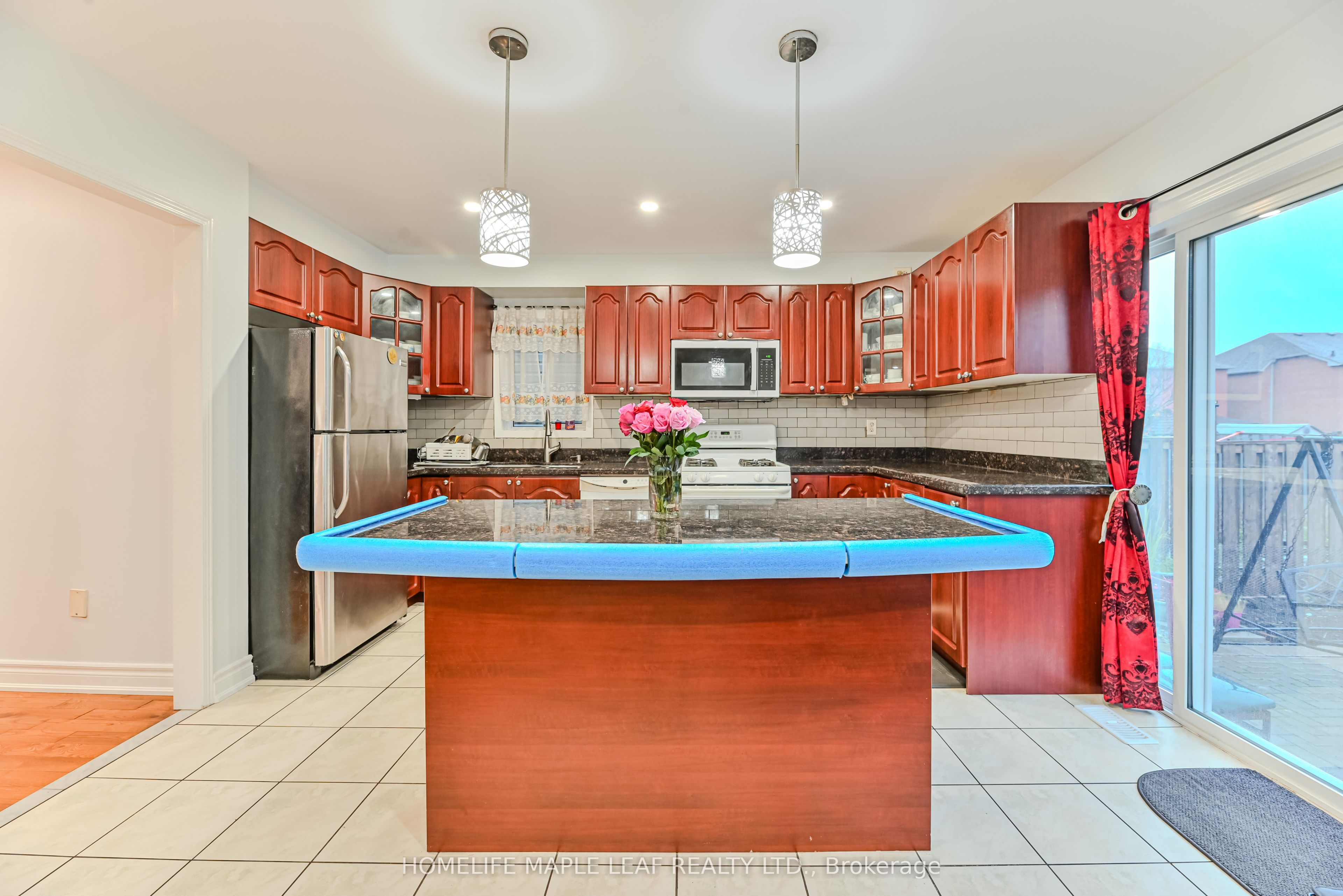 3 Hitchen Avenue