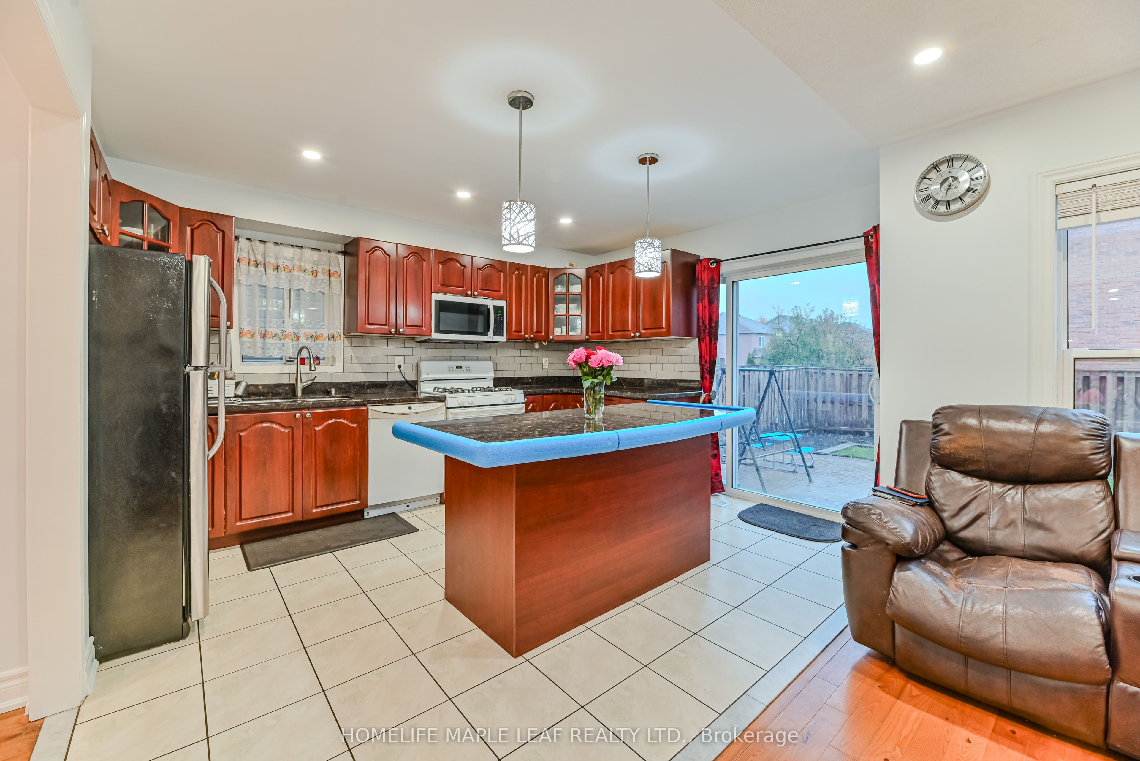 3 Hitchen Avenue