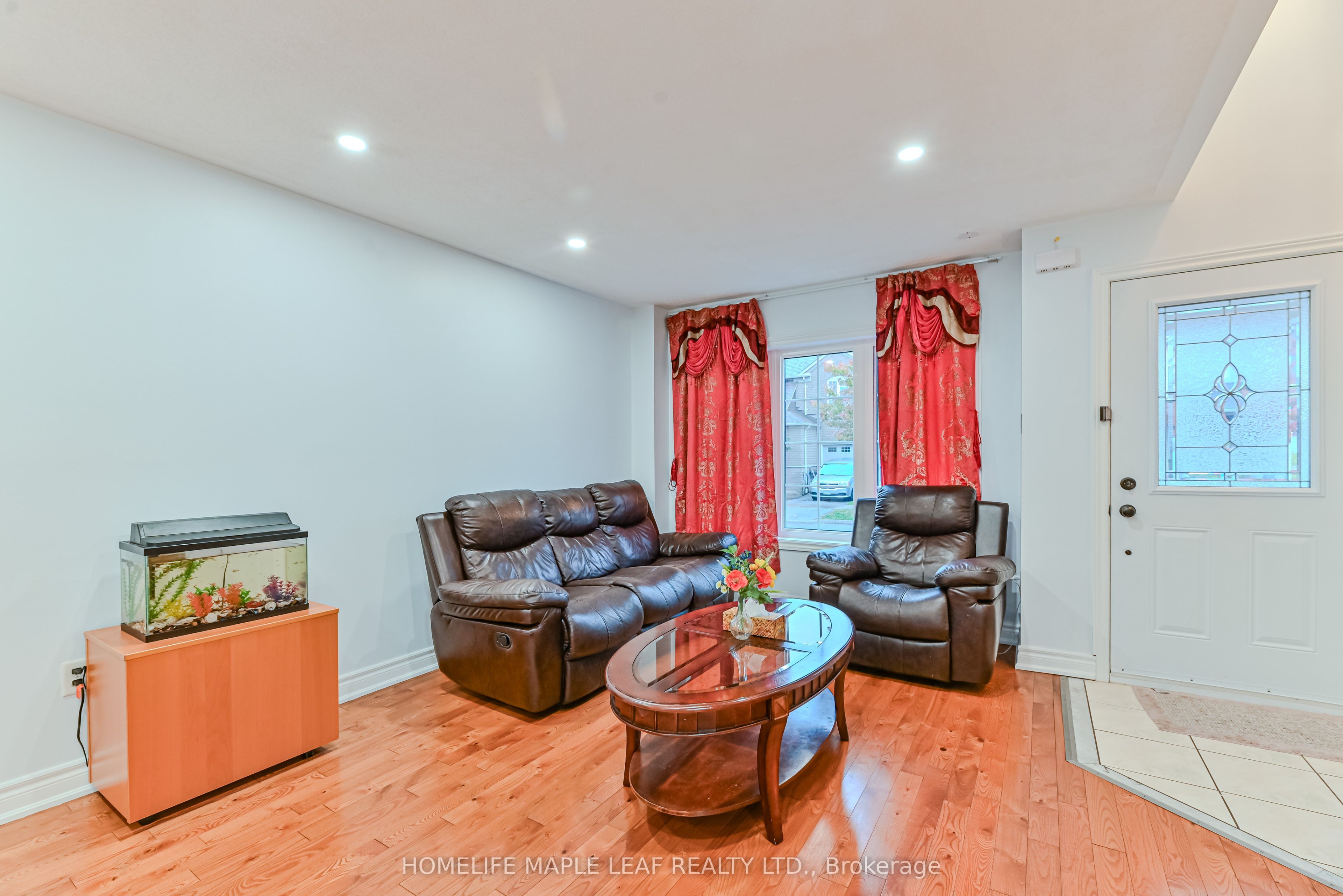 3 Hitchen Avenue