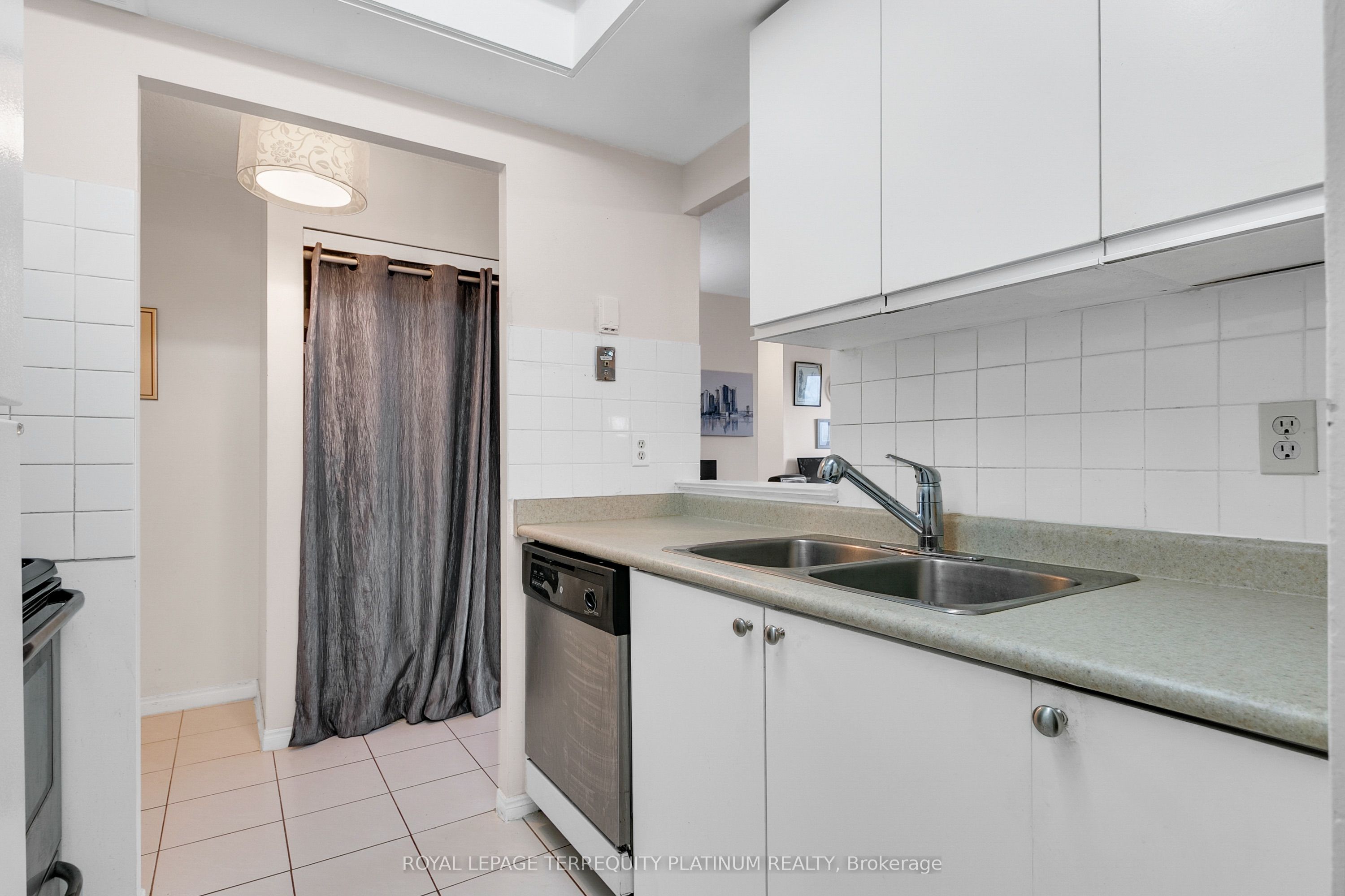 5 Greystone Walk Drive, #706
