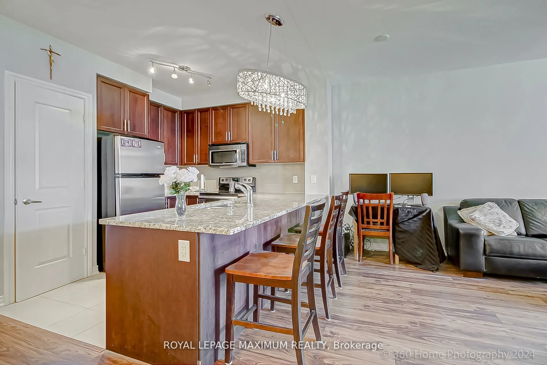 9245 Jane Street, #706