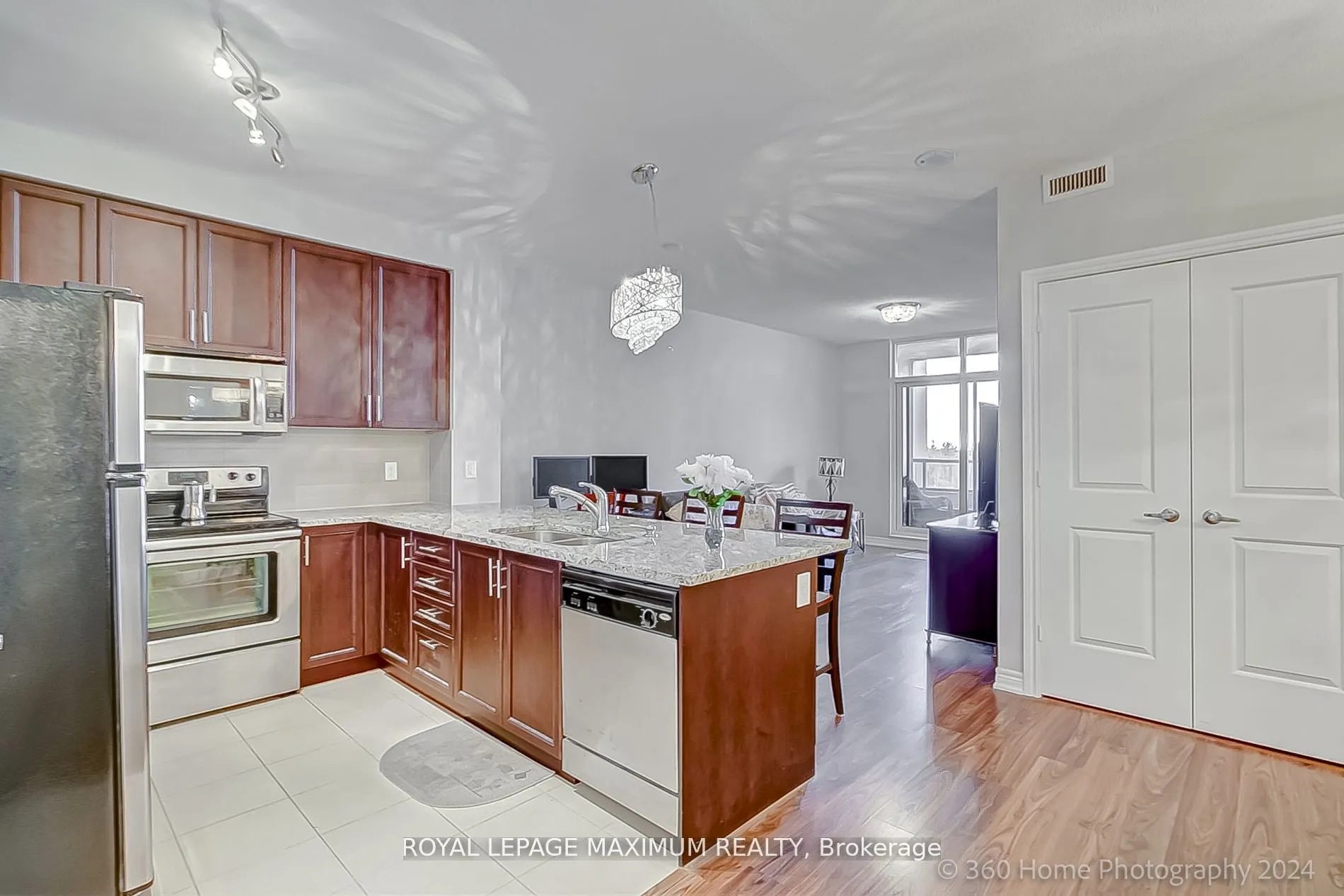 9245 Jane Street, #706