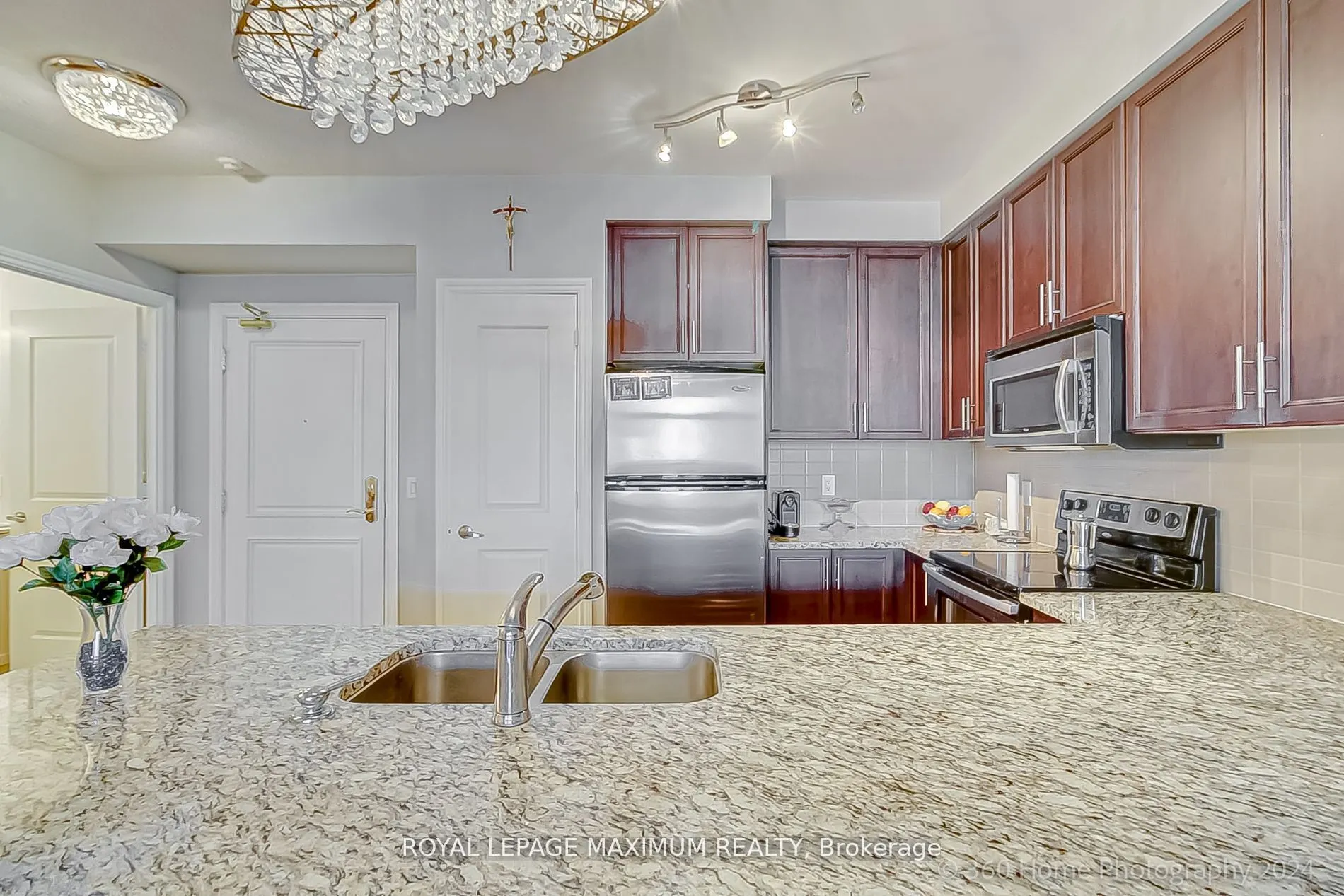 9245 Jane Street, #706