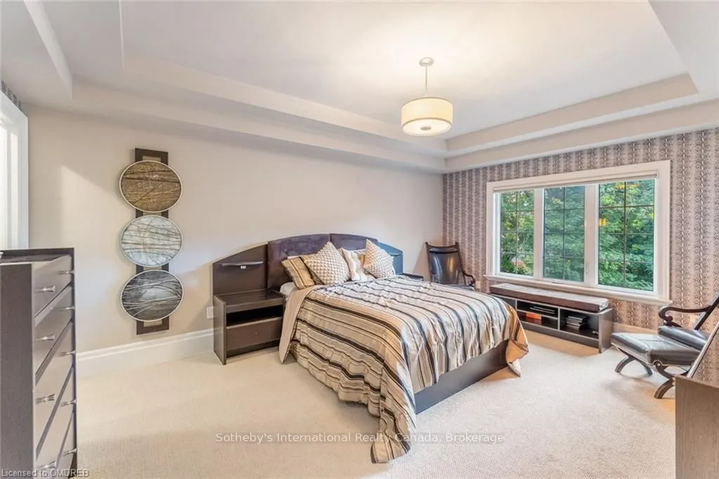 8 THORNHILL Avenue