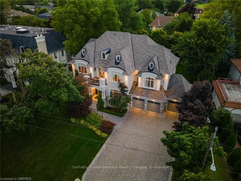 8 THORNHILL Avenue