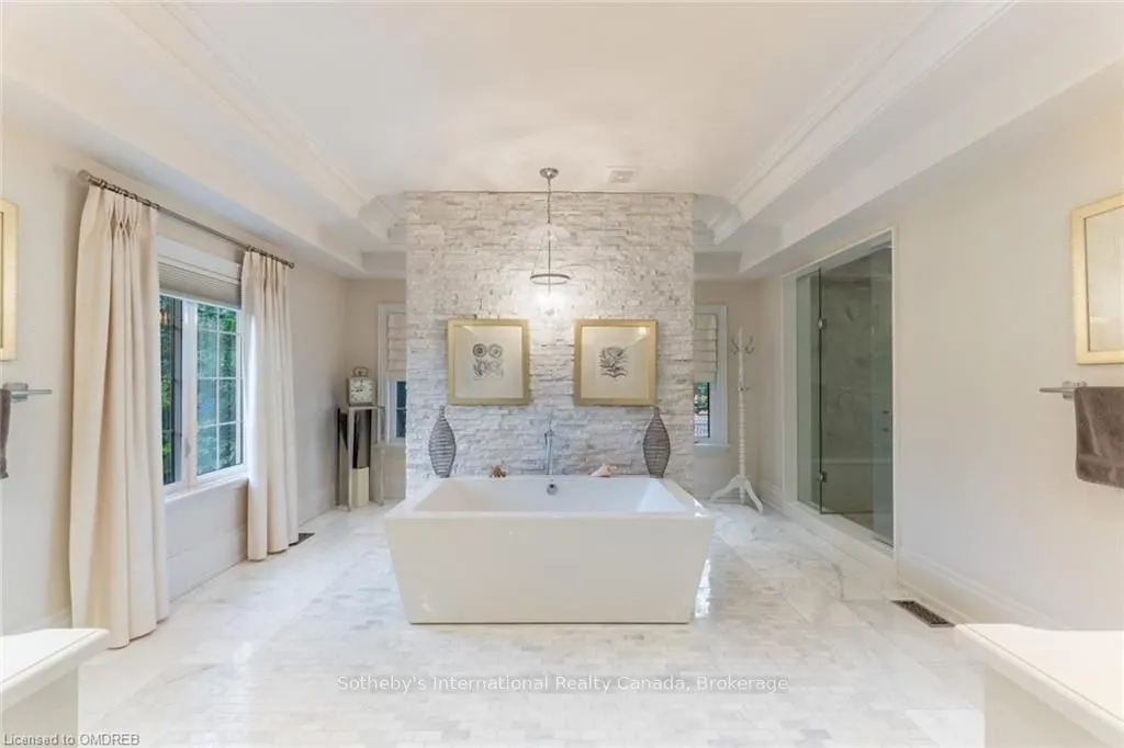 8 THORNHILL Avenue