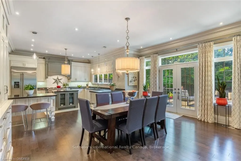 8 THORNHILL Avenue