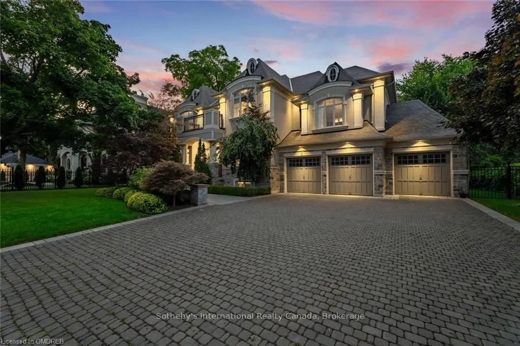 8 THORNHILL Avenue