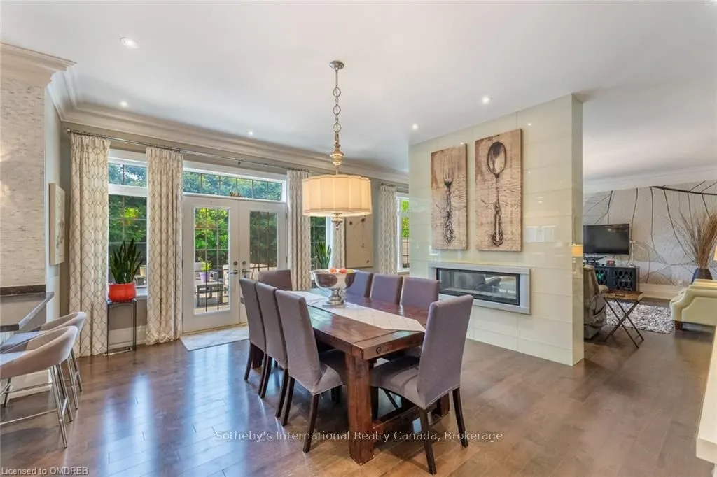 8 THORNHILL Avenue