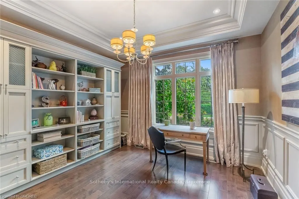 8 THORNHILL Avenue