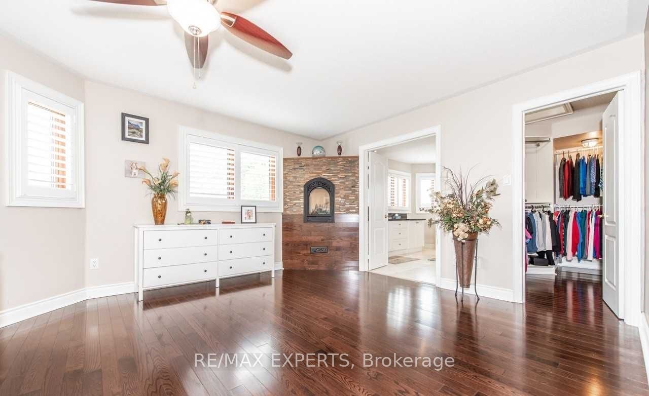 94 Royview Crescent