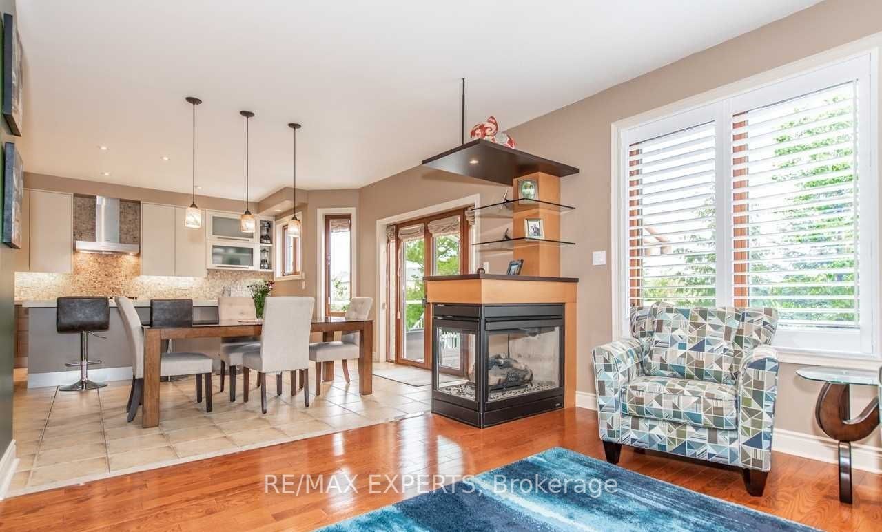 94 Royview Crescent