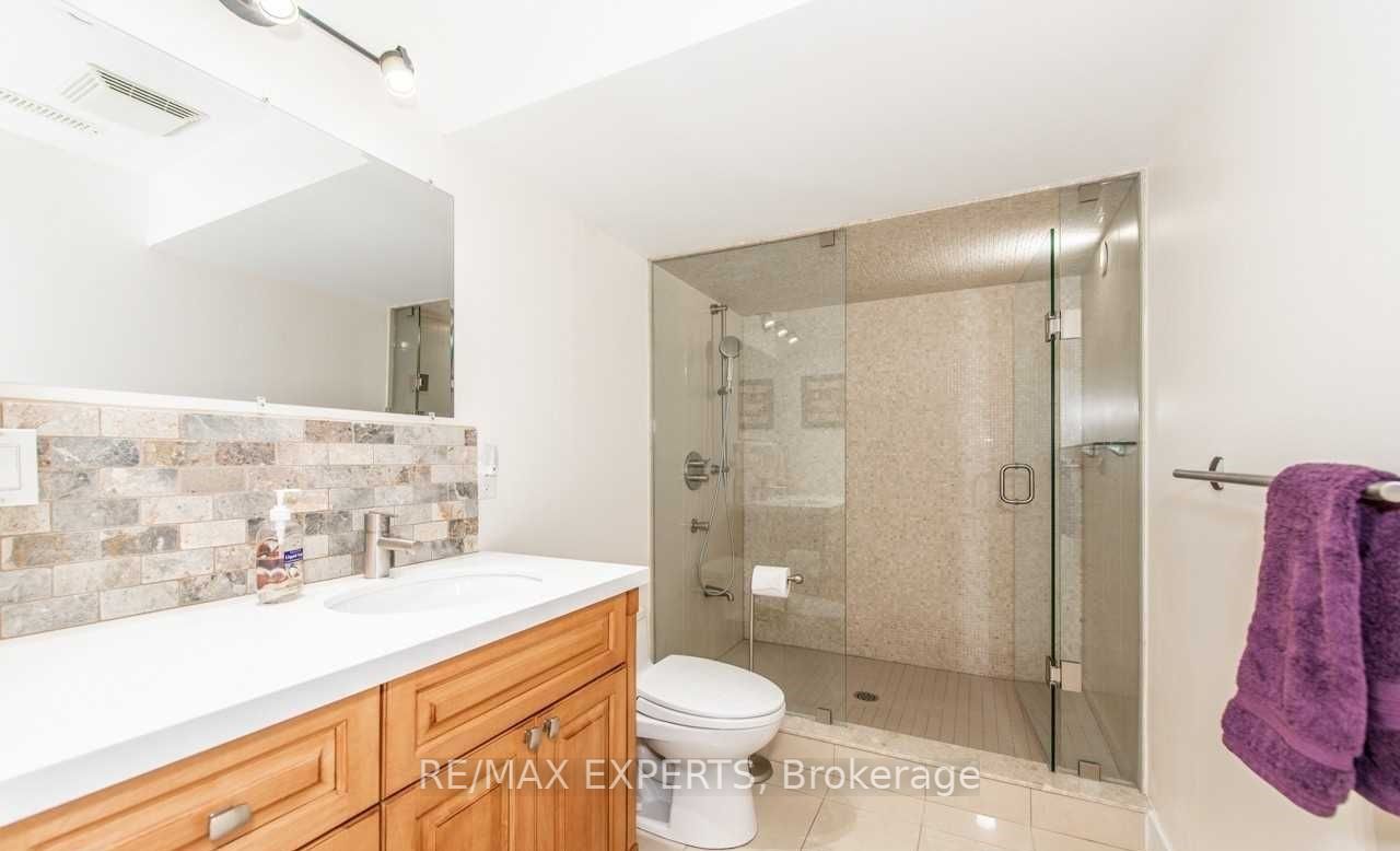 94 Royview Crescent