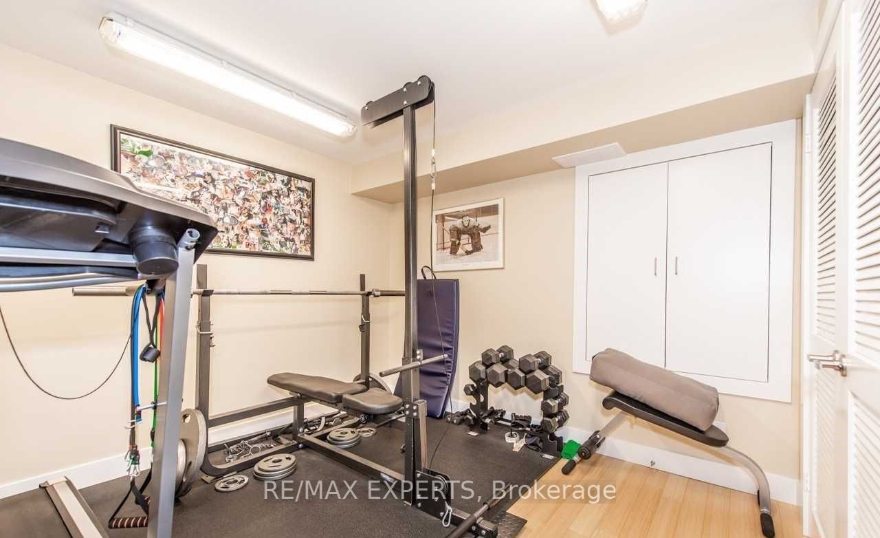 94 Royview Crescent