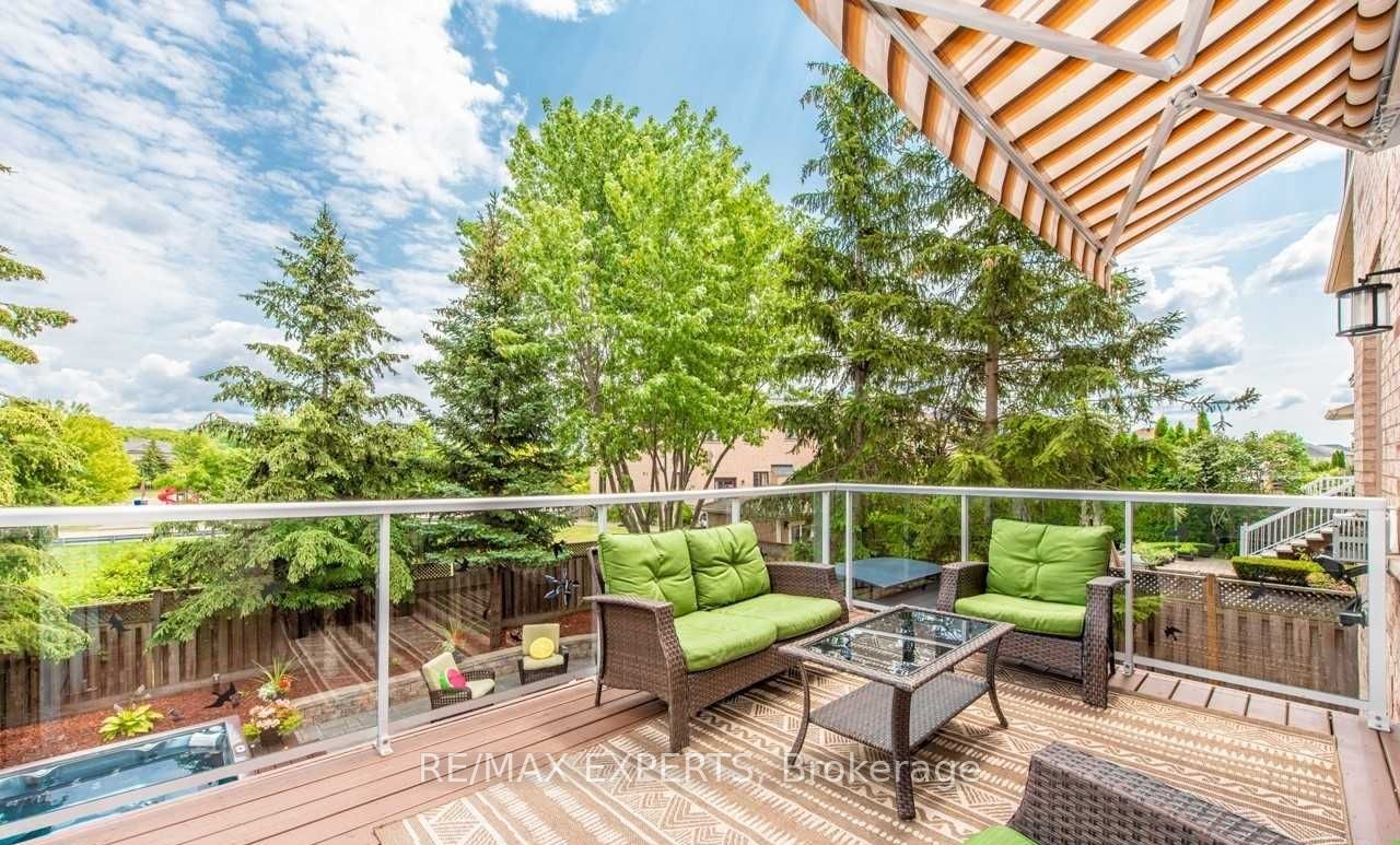 94 Royview Crescent