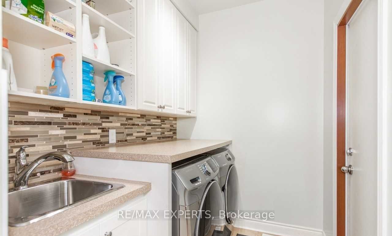 94 Royview Crescent