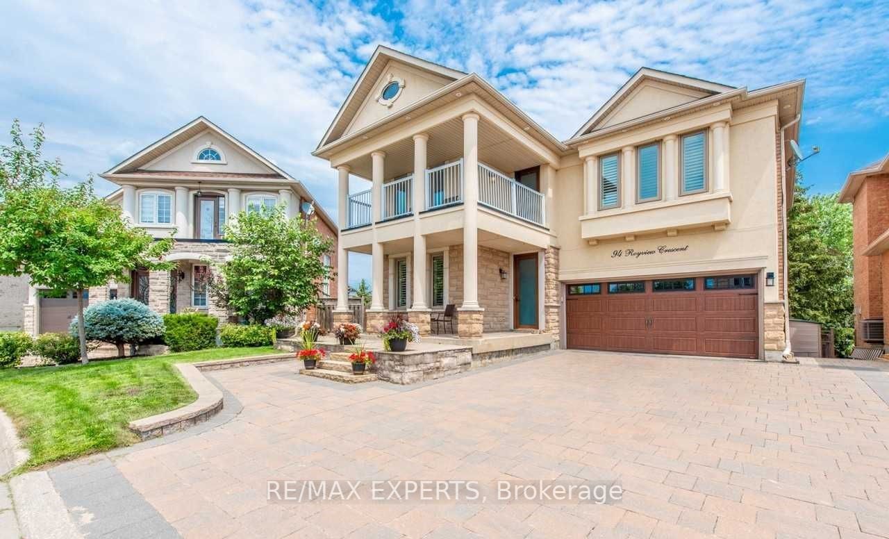 94 Royview Crescent